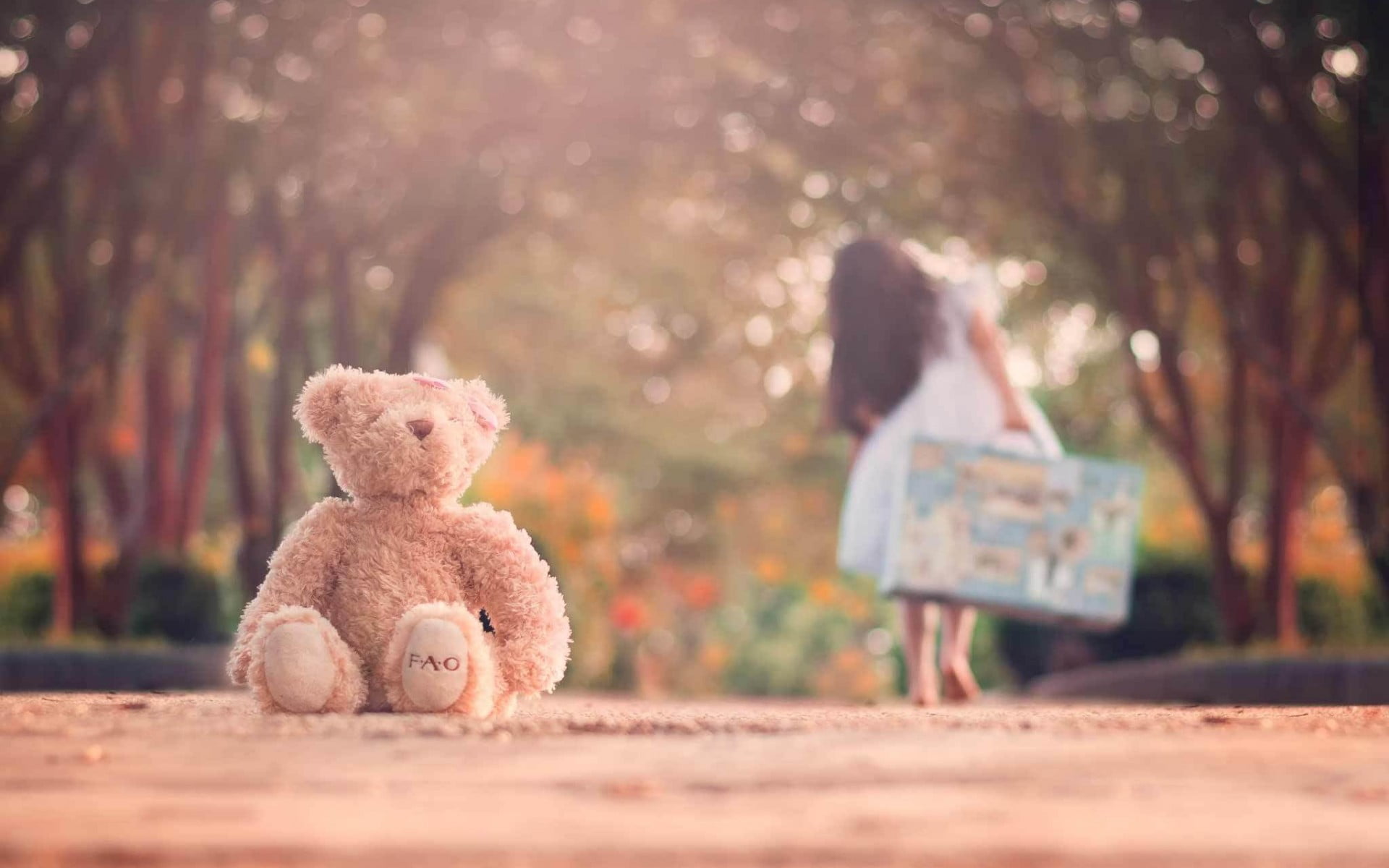 hopelessness, day, bear, childhood, solitude, left, road, cute, people, 1080P, dirty, contemplation, social issues, teddy, toy, sadness, stuffed toy, dirt, HD Wallpaper