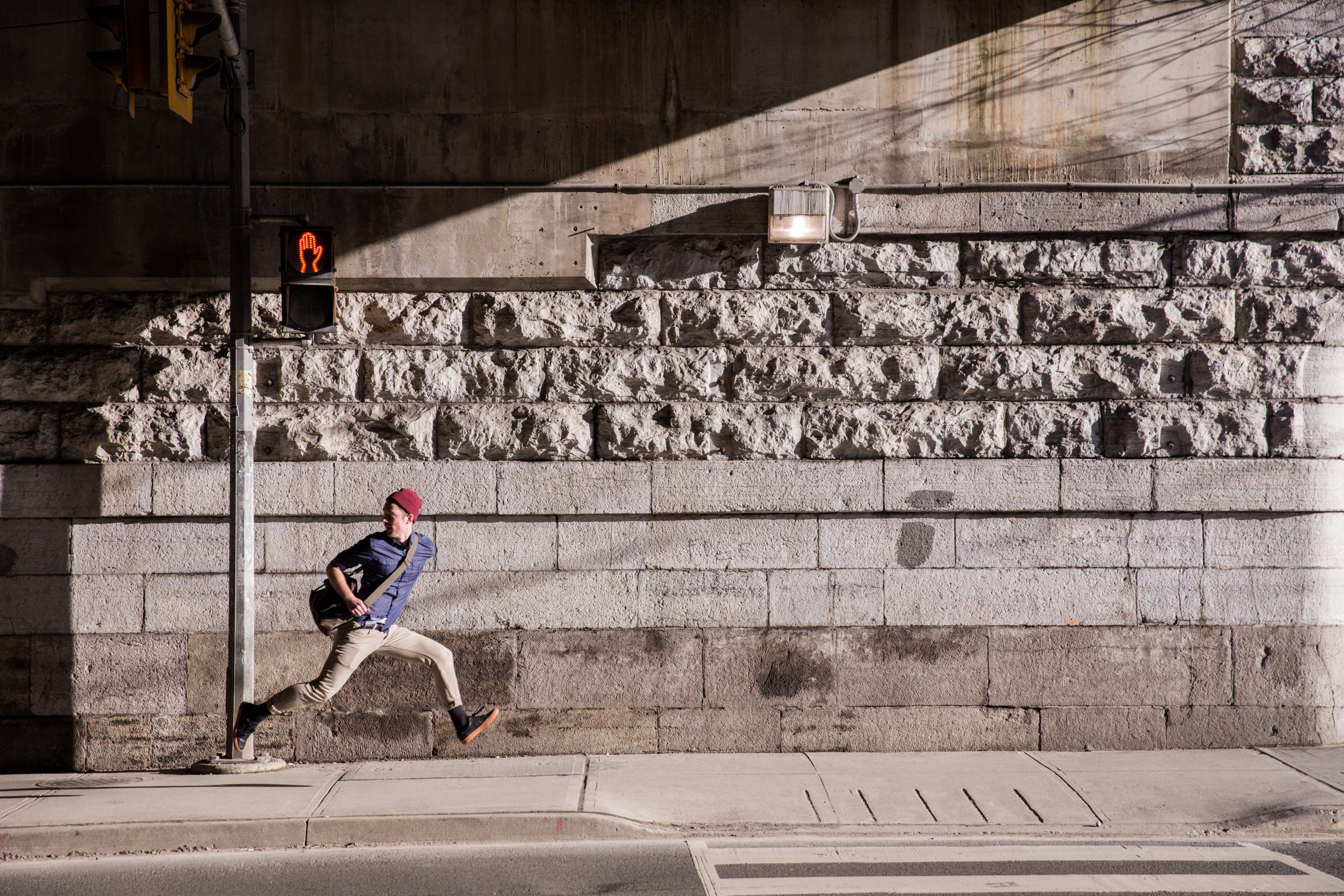 lifestyles, City, photo, outdoors, 4K, real people, running, architecture, urban, sport, concrete, sunlight, motion, day, Urban Life, one person, Men, HD Wallpaper