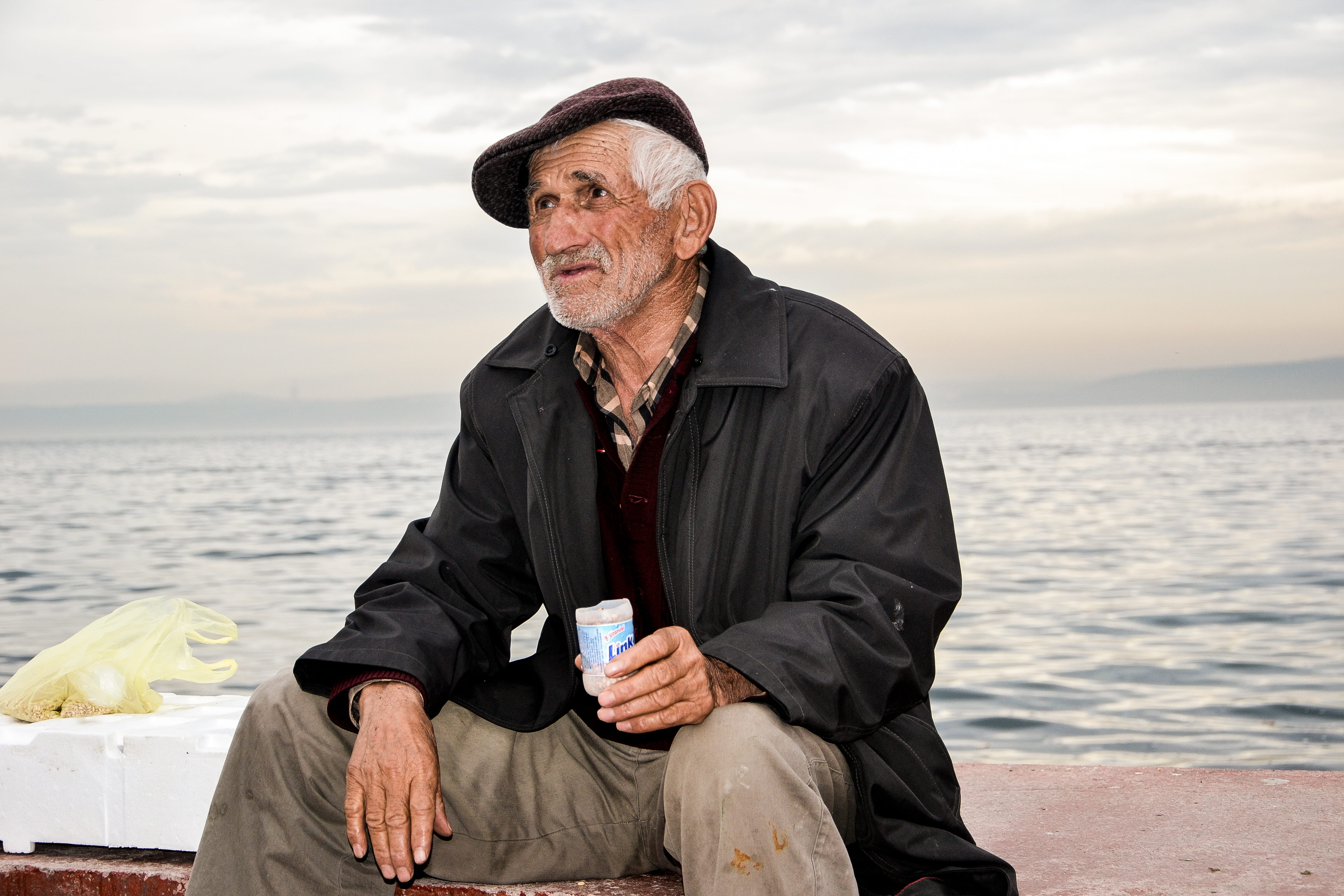 beach, men, outdoors, coastline, human, sitting, adult, thoughts, leather, street, drink, man, orphan, cup, senior men, water, loneliness, leisure activity, HD Wallpaper