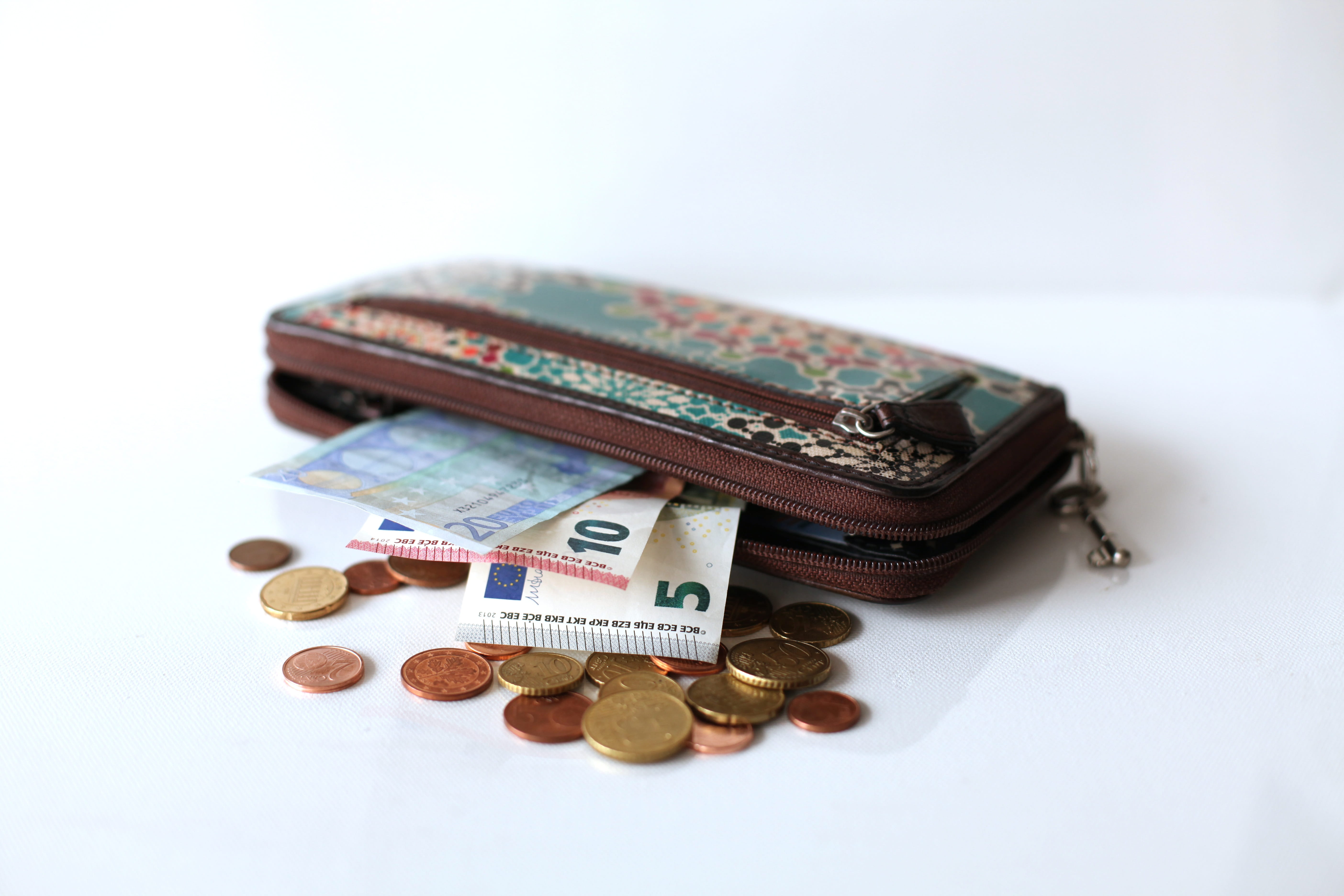 indoors, paper Currency, corporate business, currency, dollar, 5K, finance, close-up, loose change, copy space, wallet, euro, economy, studio shot, savings, HD Wallpaper