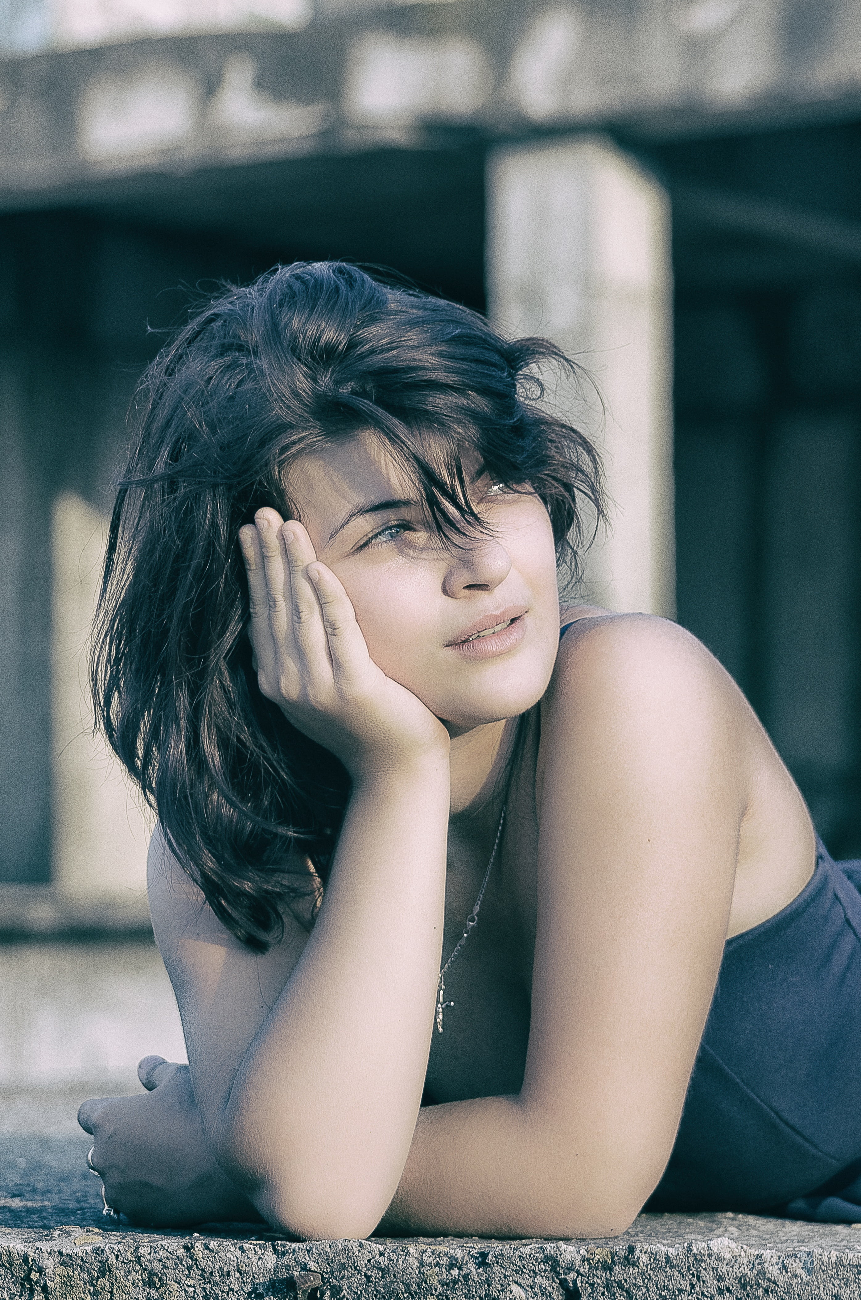 innocence, head in hands, sitting, leisure activity, worried, females, adult, women, child, beautiful, hairstyle, distraught, portrait, young women, contemplation, Phone HD Wallpaper