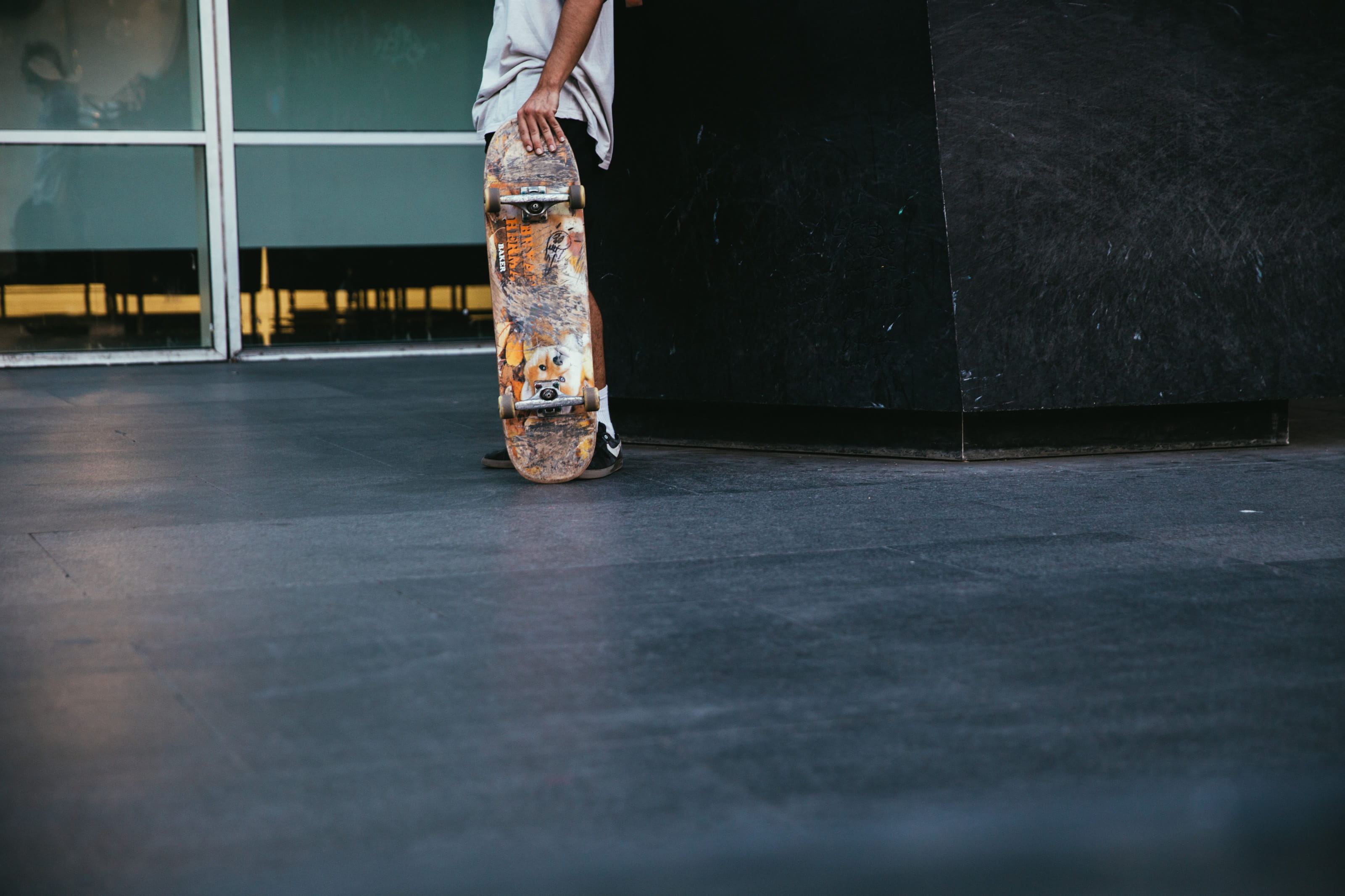 jump, human limb, extreme, toned, sneakers, male, day, human leg, leisure activity, one person, action, skill, holds, street, selective focus, skateboarder, HD Wallpaper