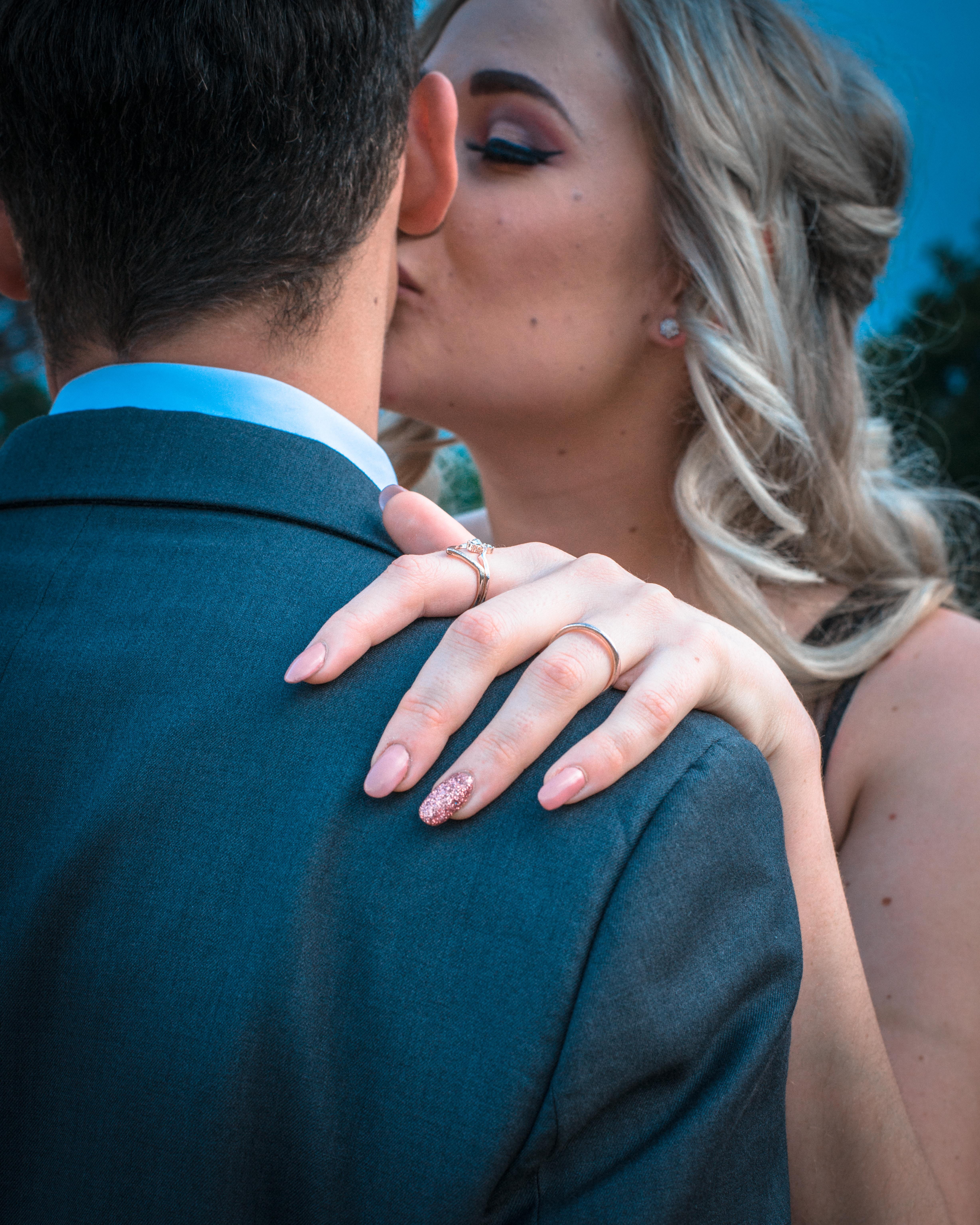cheek, rings, men, bonding, romance, kissing, young adult, women, hairstyle, 5K, outdoors, embrace, woman, leisure activity, love, wear, human body part, Phone HD Wallpaper