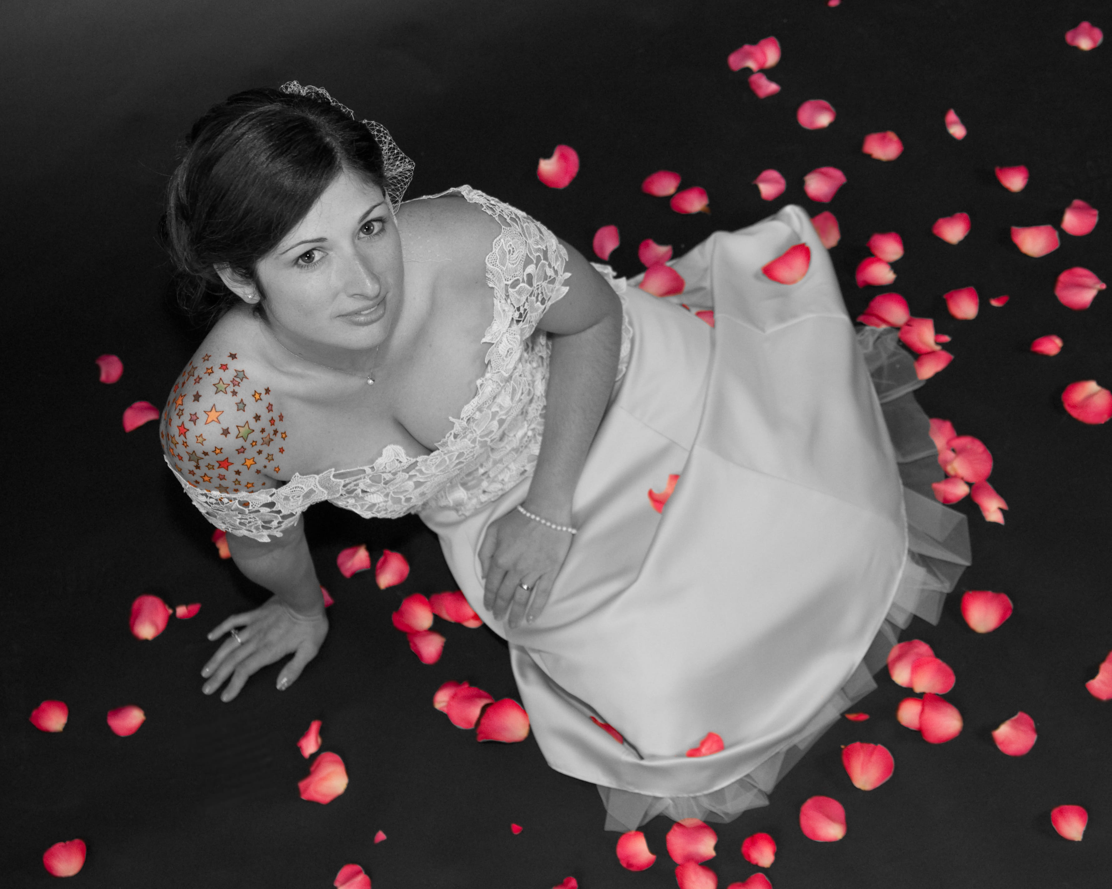 females, young Adult, one Person, 2K, emotion, lying Down, leisure activity, one woman only, pattern, wedding, young women, Wedding, people, flowers, celebration, HD Wallpaper