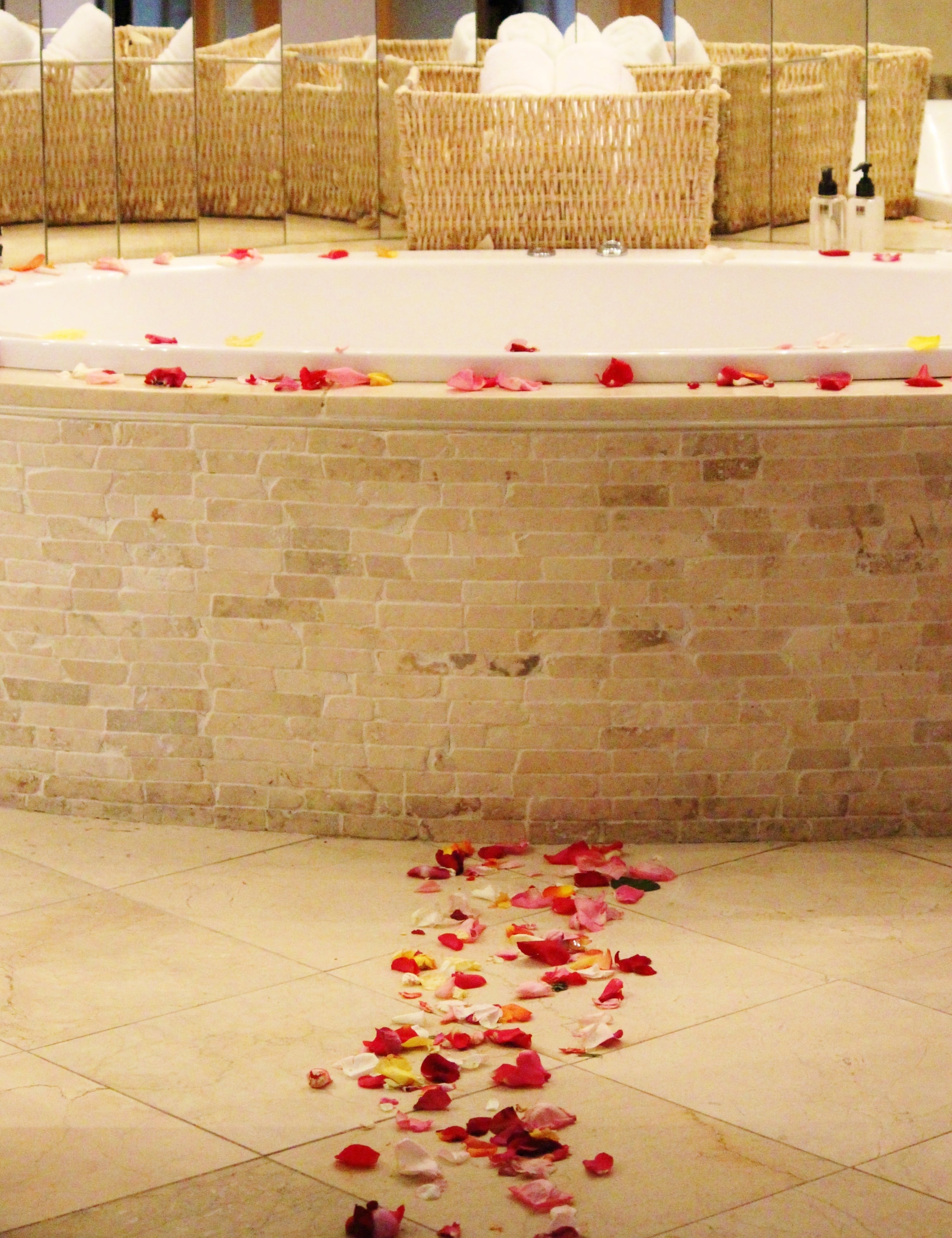 freshness, bathtub, plant, decoration, built structure, domestic room, rose, building, tile, nature, mood, 4K, honeymoon, petals, no people, flower, floor, Phone HD Wallpaper