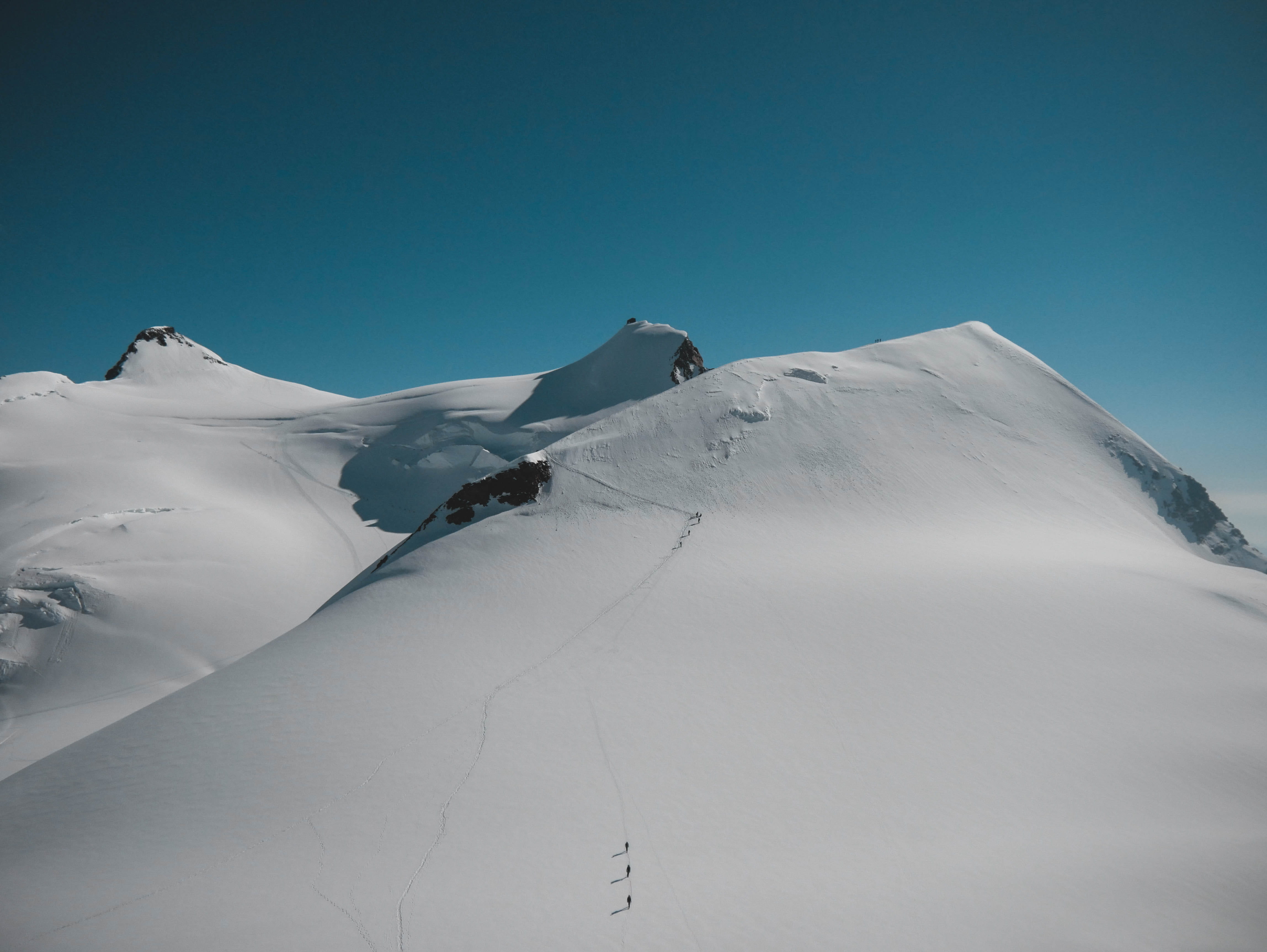 vacations, horizon line, covered, daytime, clear, alps, day, scenics, no People, snow, nature, beauty In Nature, bergsteigen, extreme Sports, european Alps, HD Wallpaper