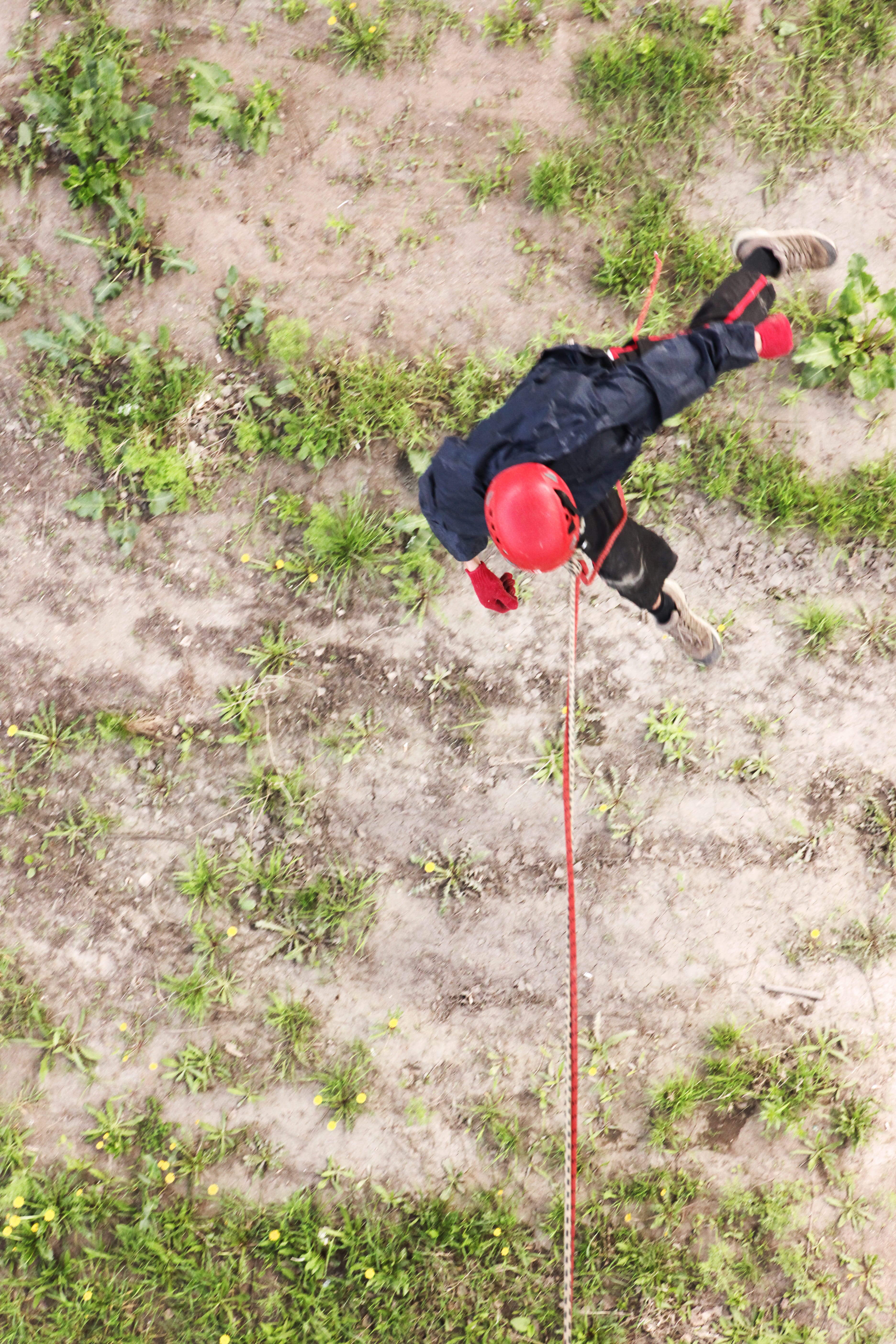 activity, equipment, nature, rope, one person, adventure, plant, adult, grass, land, extreme, men, leisure activity, jumper, outdoors, full length, exercise, Phone HD Wallpaper