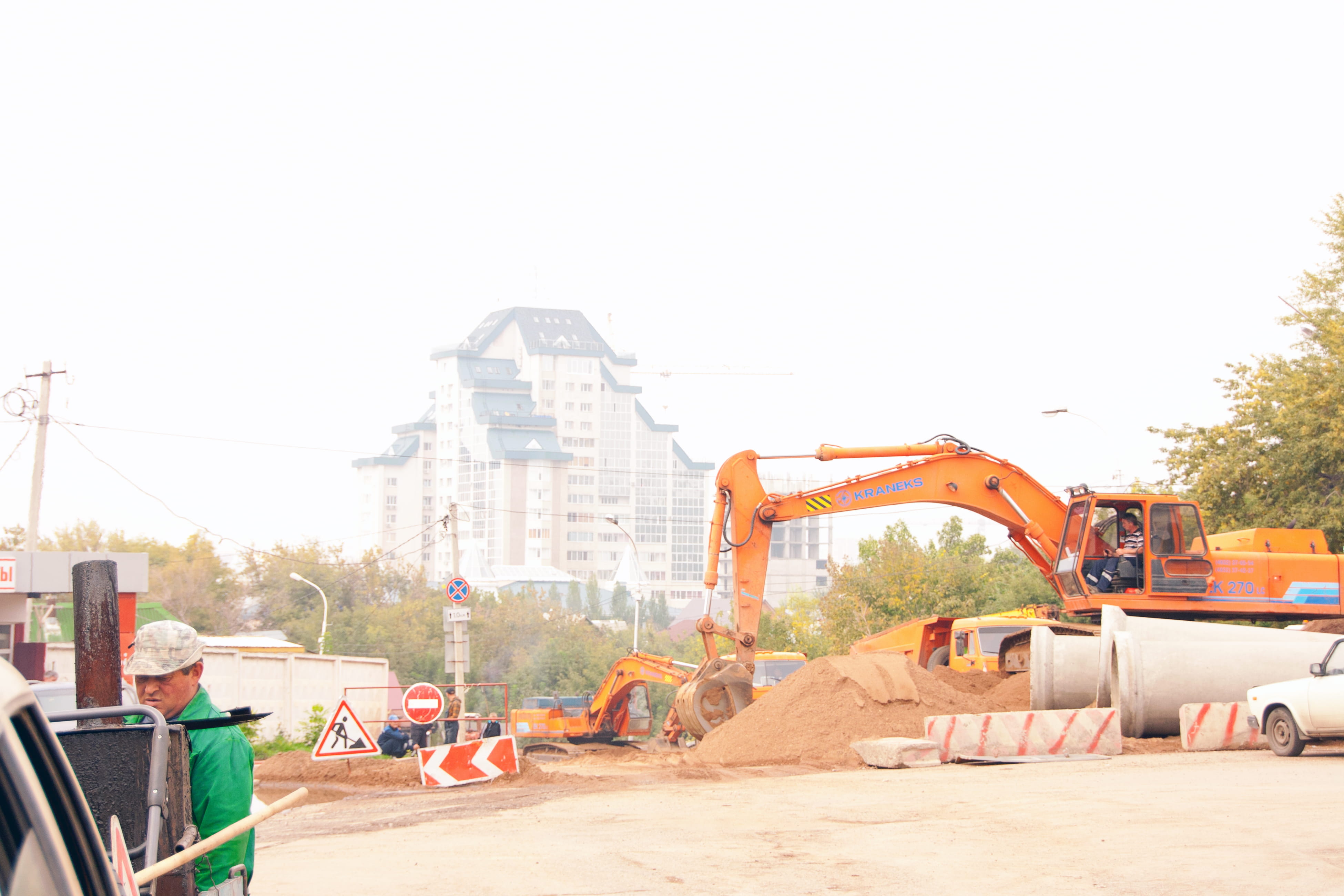 road construction, tall, concrete, man, build, construction machinery, development, building, transportation, sochinskaya, structures, architecture, construction equipment, HD Wallpaper