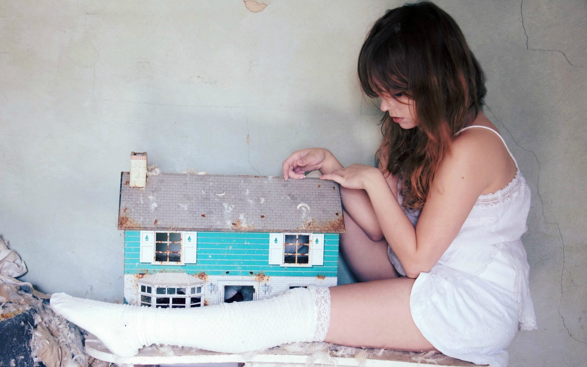house, three quarter length, built structure, knee-highs, lifestyles, young adult, wall - building feature, thigh-highs, women, one person, 1080P, real people, HD Wallpaper