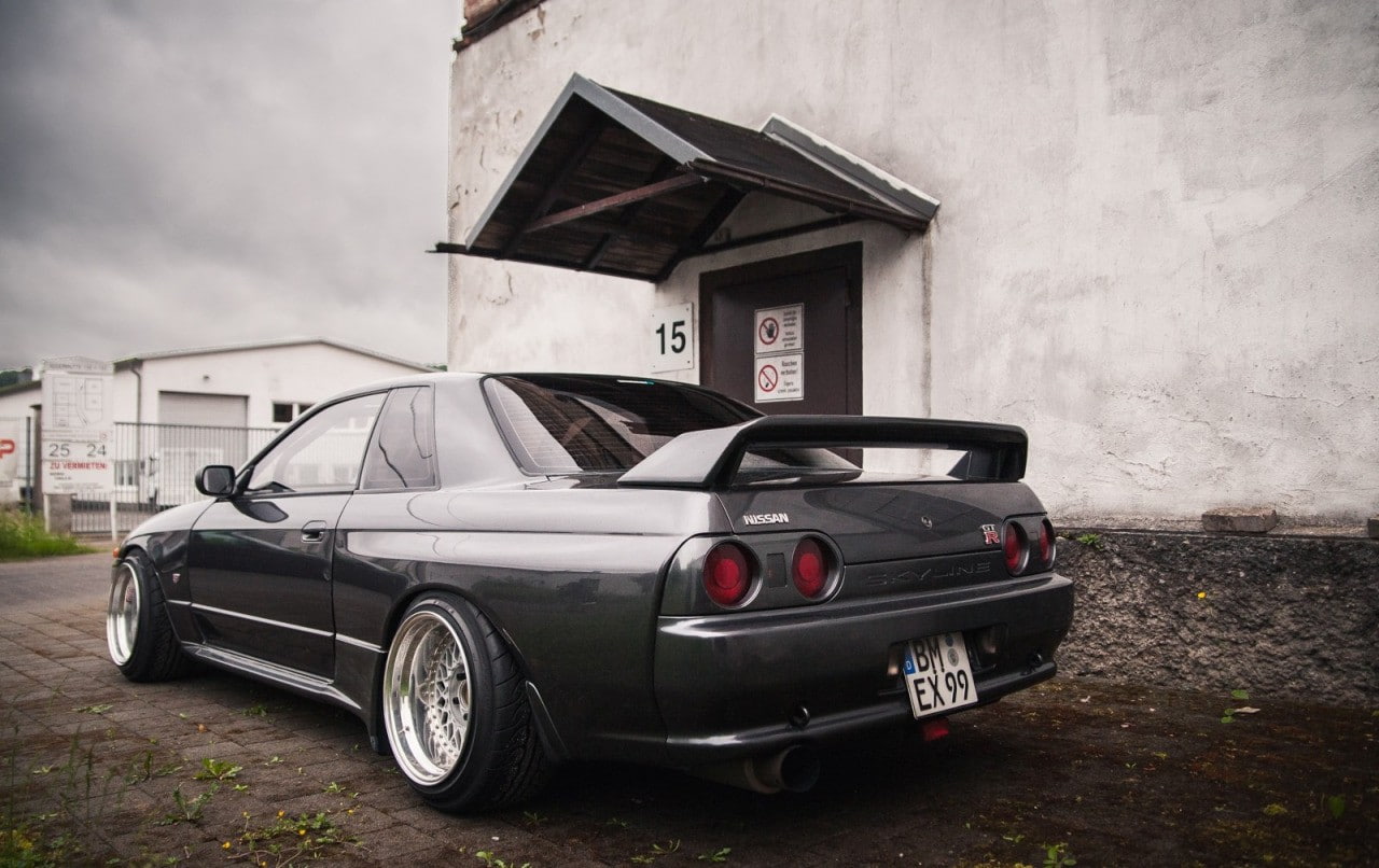 car, 720P, Stance, Nissan Skyline R32, JDM, Tuning, house, Lowered, Old School Wheels, HD Wallpaper
