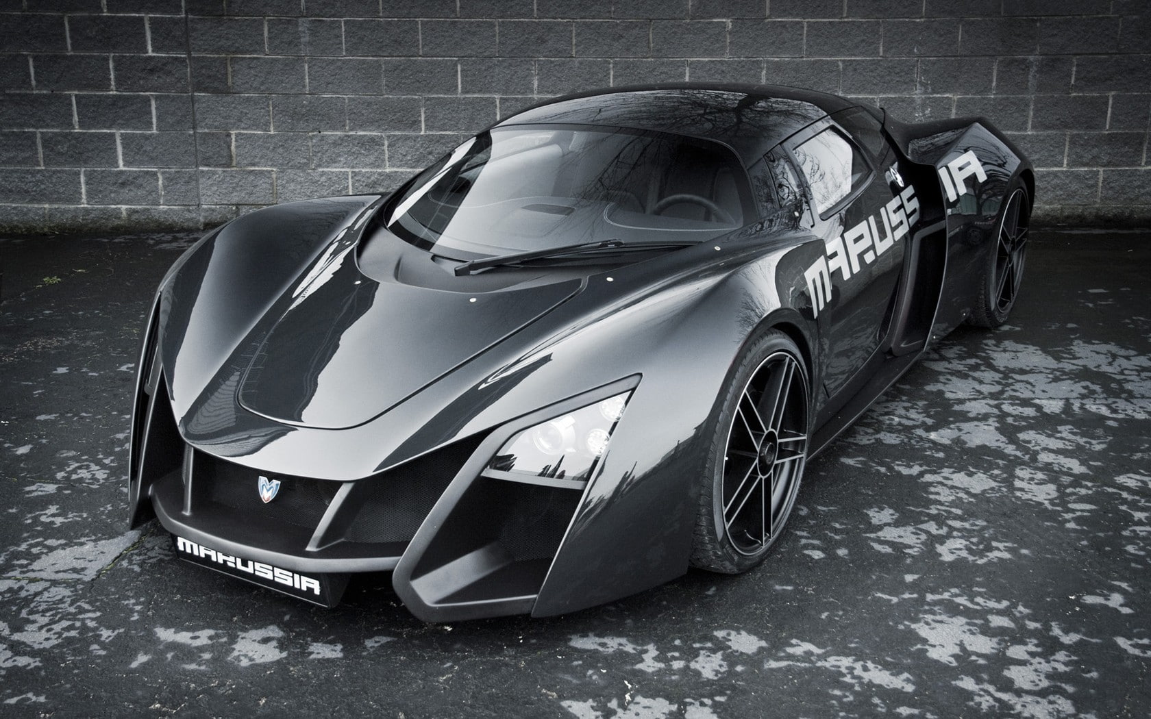 wheel, 720P, Marussia B2, wall, architecture, car, land vehicle, street, mode of transportation, brick wall, Marussia, transportation, pattern, brick, HD Wallpaper
