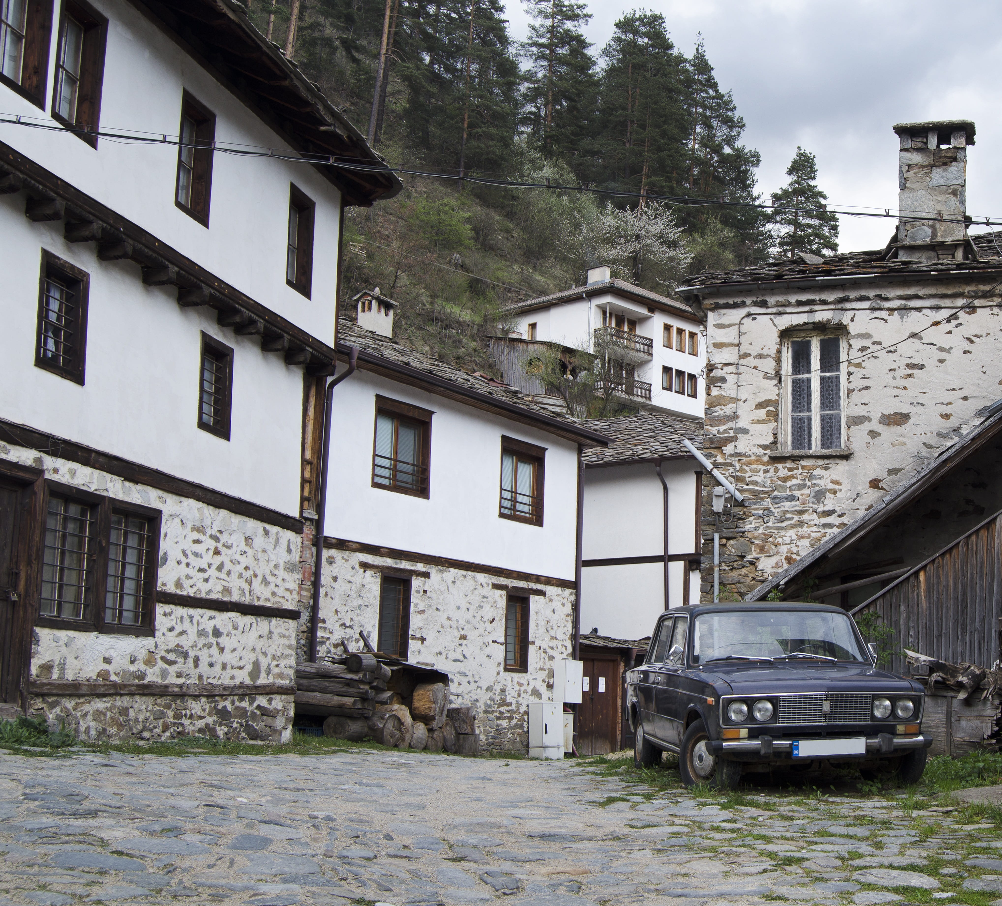 russian car, car, city, rural, village, architecture, nature, shiroka laka, motor vehicle, window, tourism, building, traditional, tree, europe, transportation, HD Wallpaper