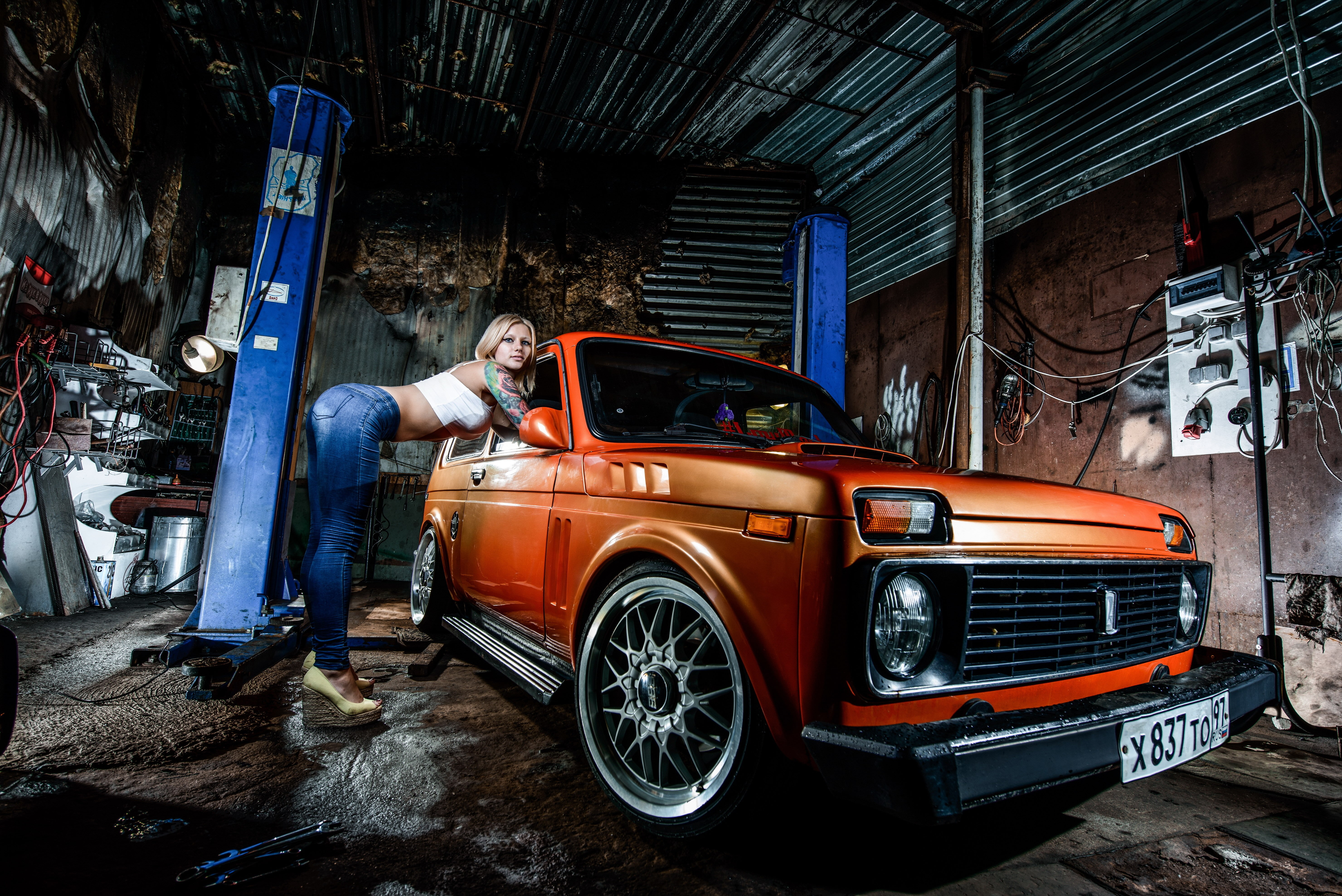 tattoo, women, 5K, car, lada Niva, model, jeans, HD Wallpaper