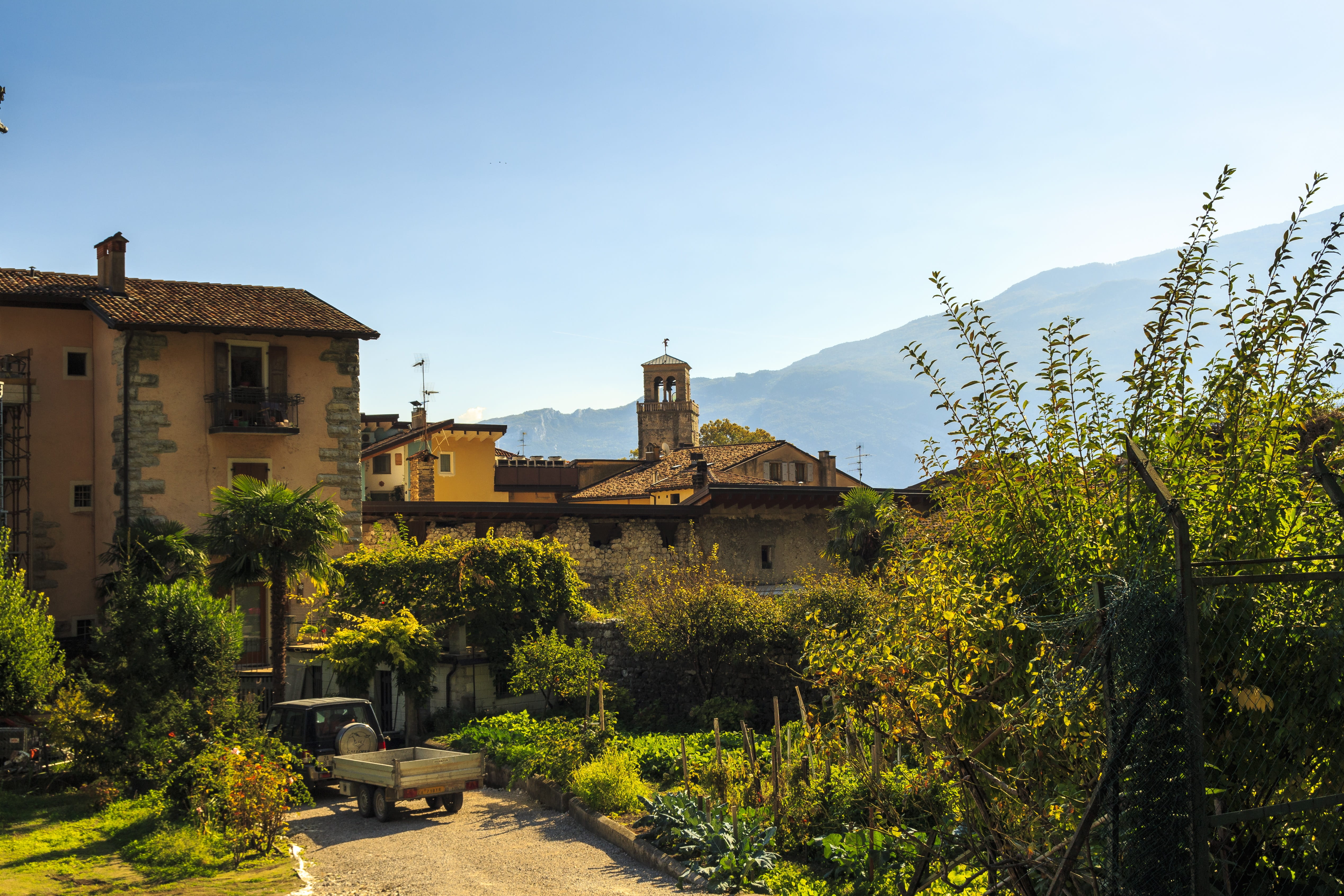 old town, clear sky, italy, gargnano, riva, 4K, rest, architecture, growth, plant, garda, torbole, nature, facades, sunlight, house, built structure, residential district, HD Wallpaper