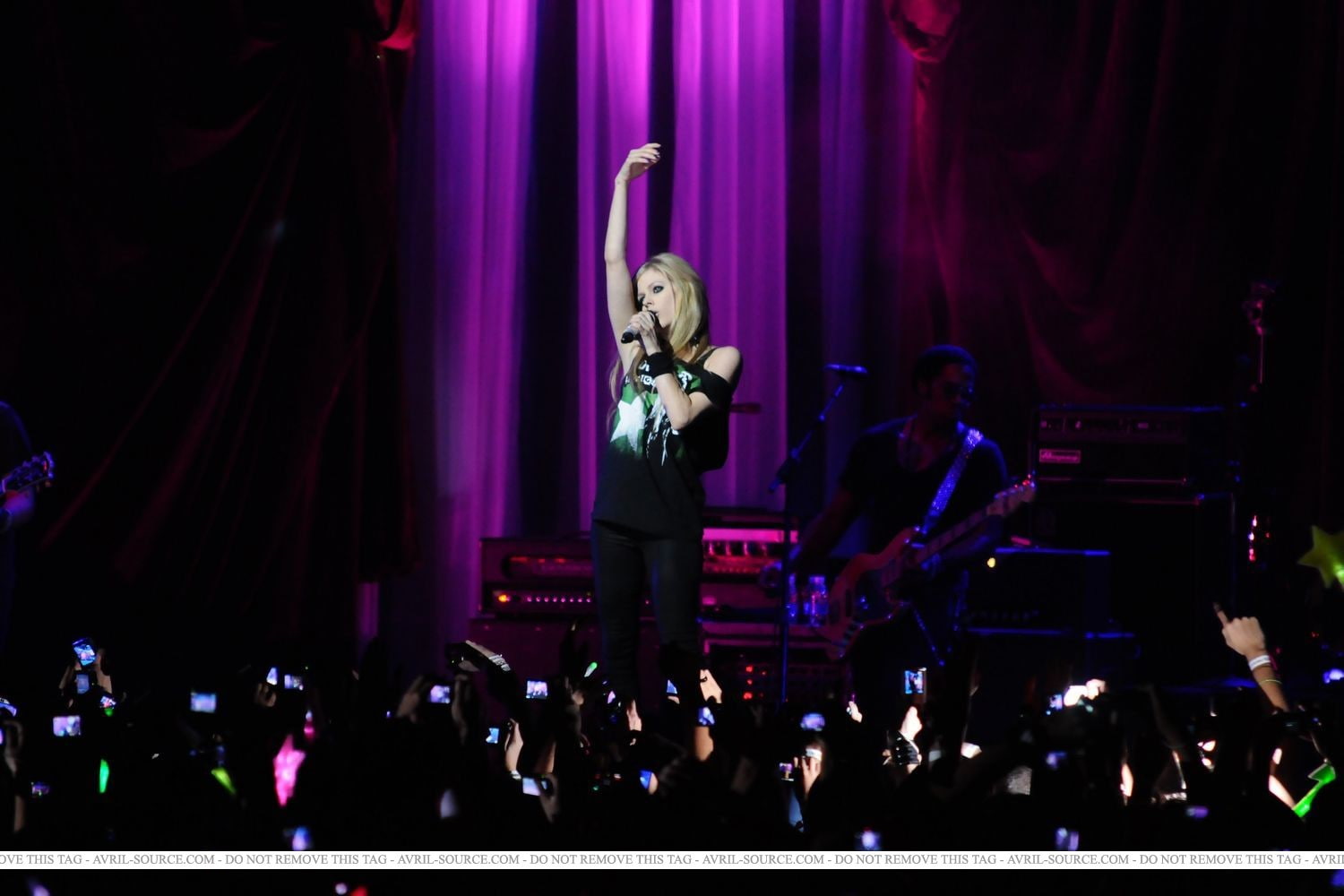 input device, stage - performance space, music, event, 720P, women, light, standing, Avril Lavigne, concerts, crowd, concert, nightlife, arts culture and entertainment, HD Wallpaper