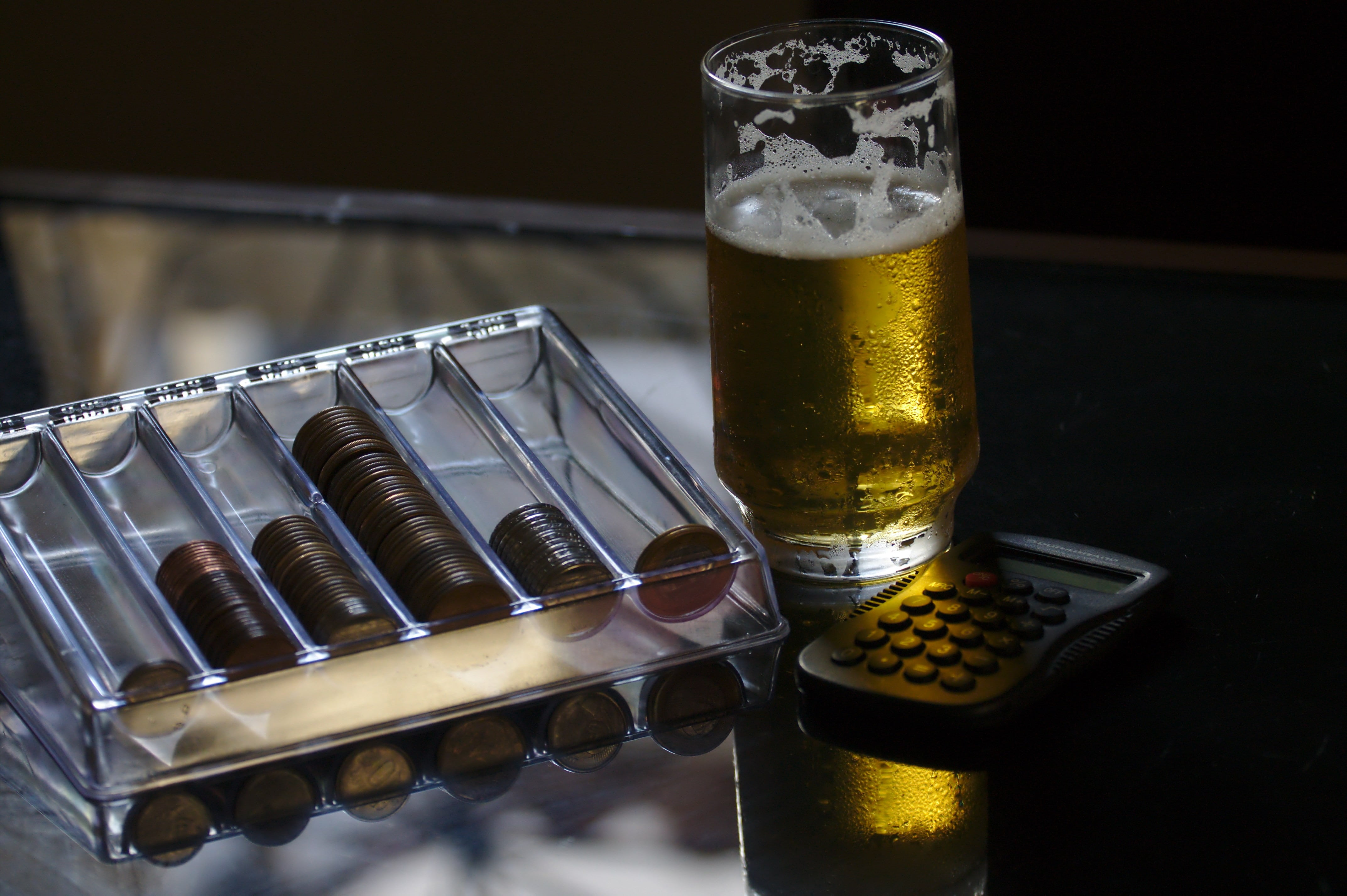 beer - alcohol, tray, glass, beer glass, close-up, indoors, focus on foreground, savings, salary, still life, 4K, working, household equipment, no people, HD Wallpaper