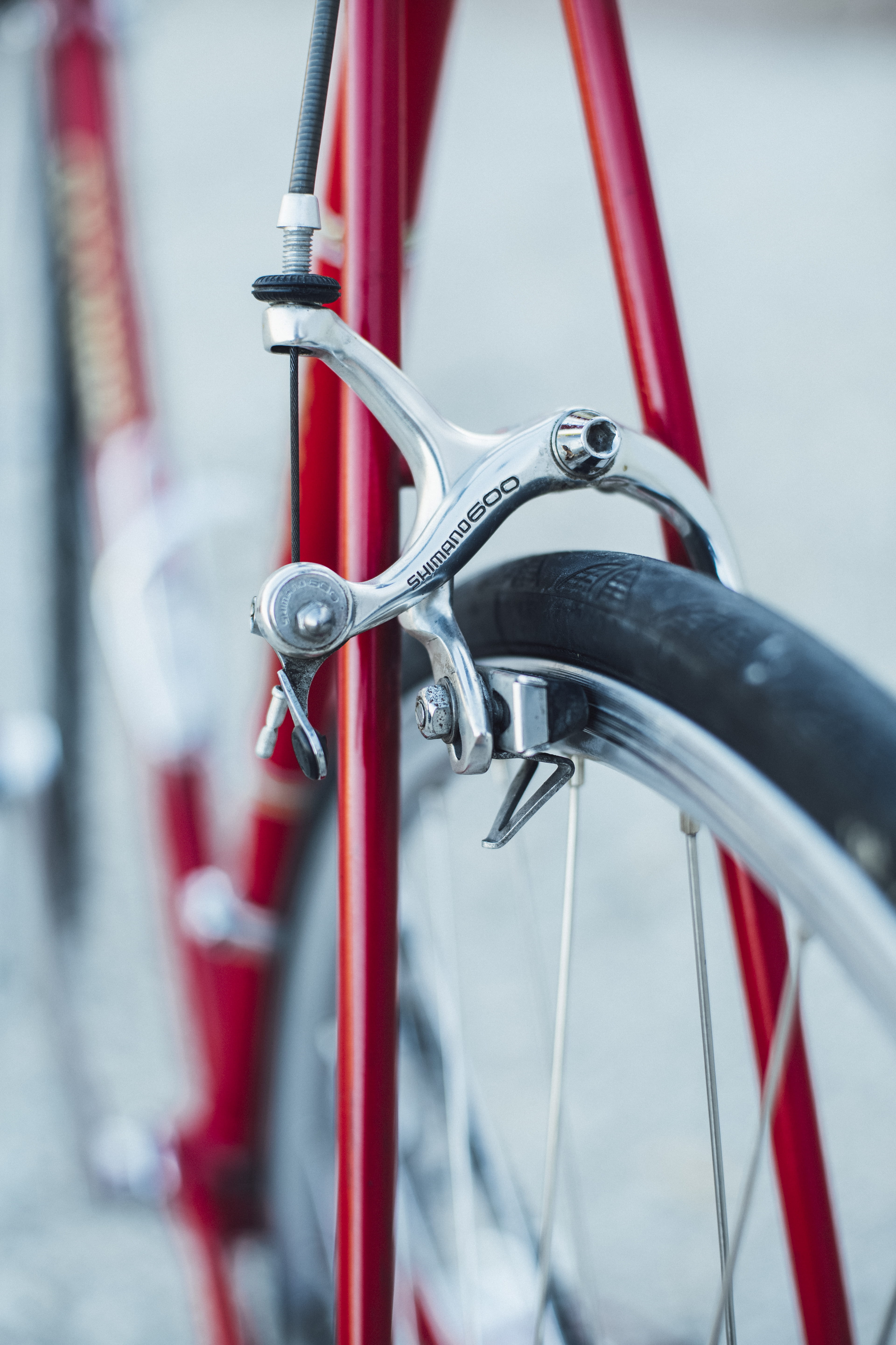 5K, anti theft, erlangen, crime, selective, focus on foreground, v, bike, chain, chrom, cycling, architecture, biking, silver, day, wheel, brakes, focus, Phone HD Wallpaper