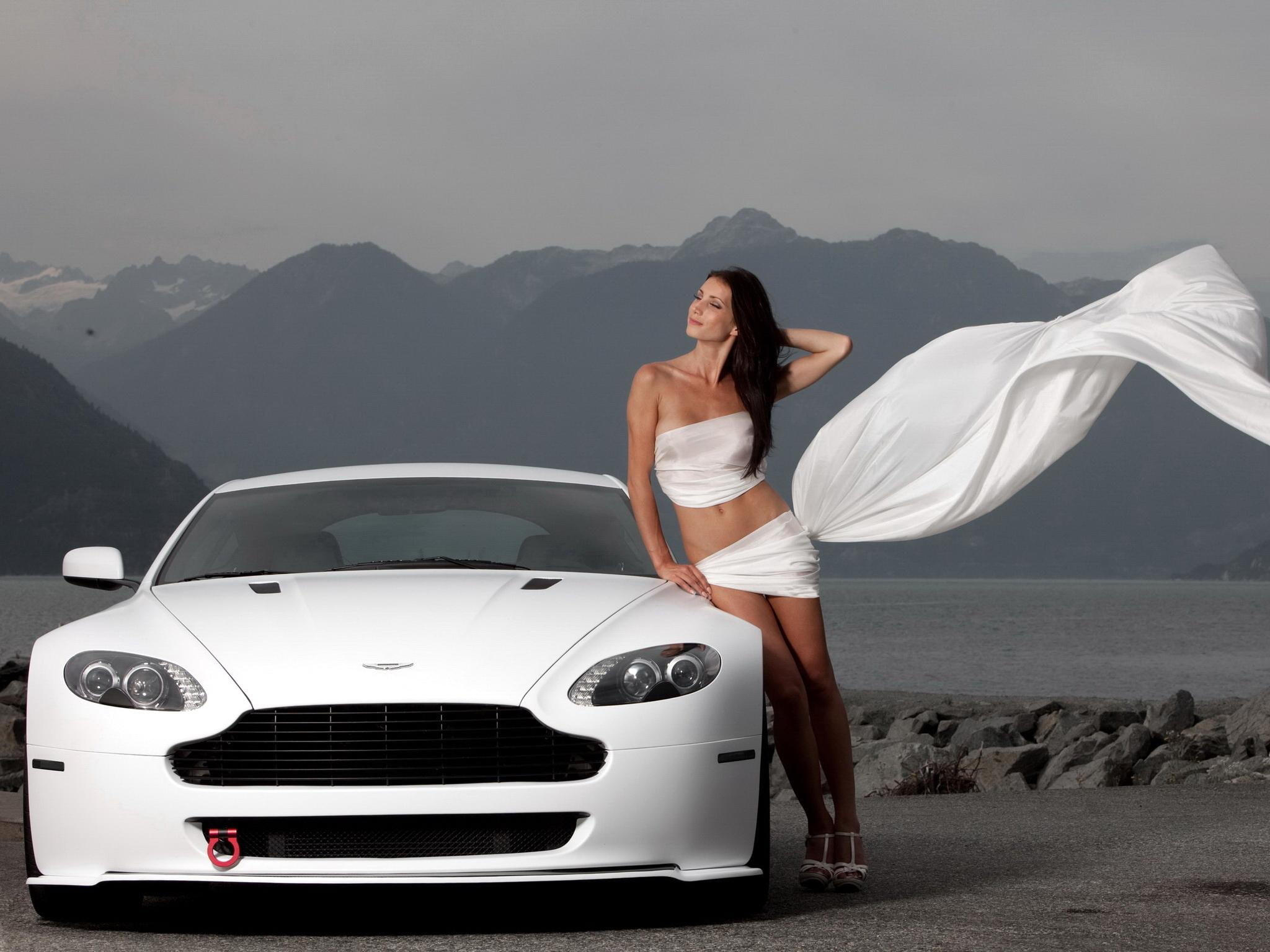 smiling, mountain range, mujer, daithasu, cocept, looking at camera, lifestyles, beautiful woman, women, young women, real people, blanco, adult, motor vehicle, HD Wallpaper