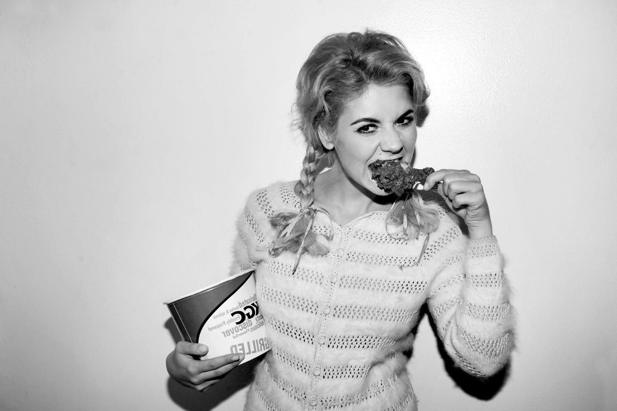 1080P, women pigtails monochrome kfc fried chicken eating, HD Wallpaper