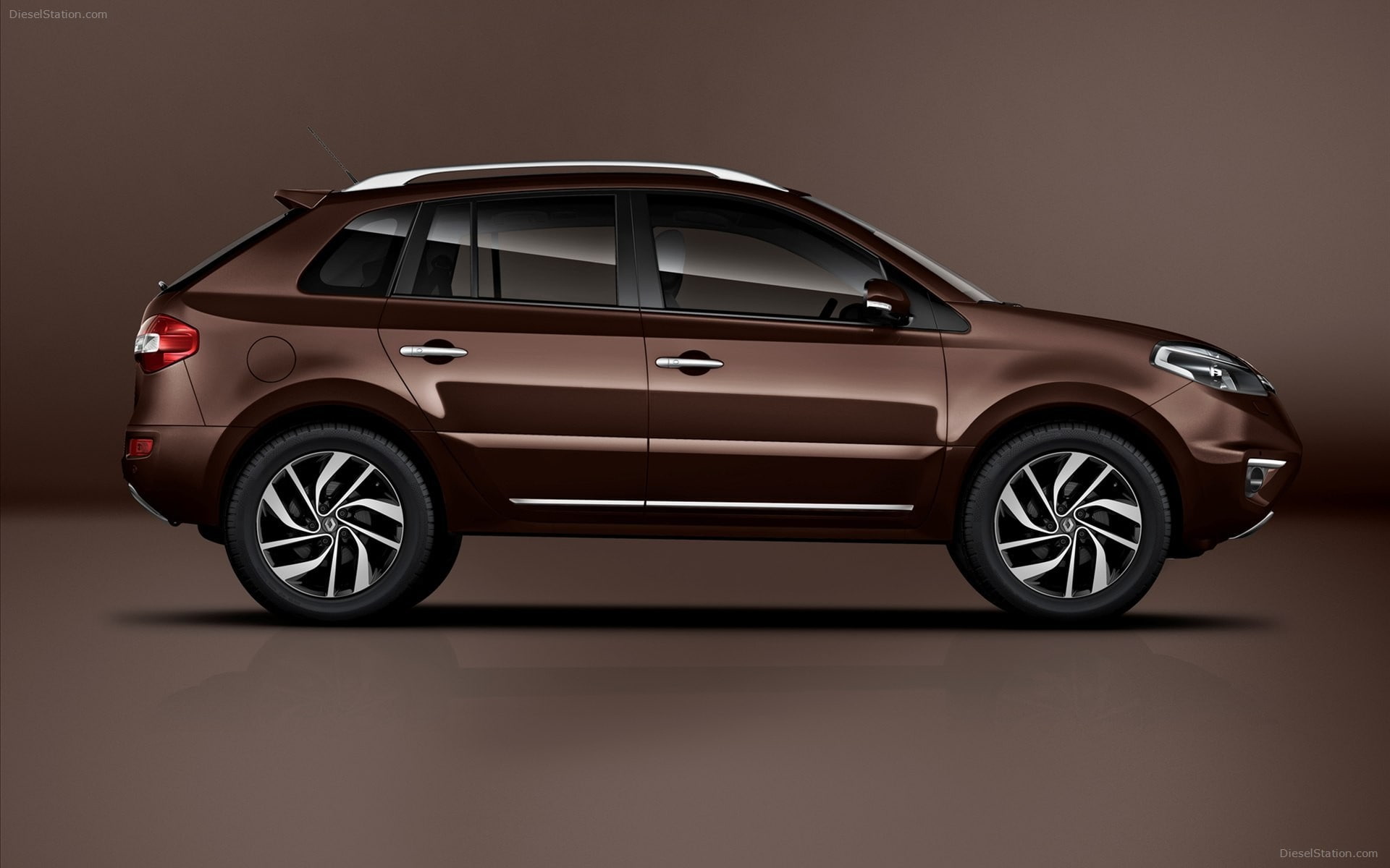 no people, chrome, silver colored, choice, vehicle, copy space, 1080P, land vehicle, transportation, car, wheel, metal, indoors, sports utility vehicle, HD Wallpaper