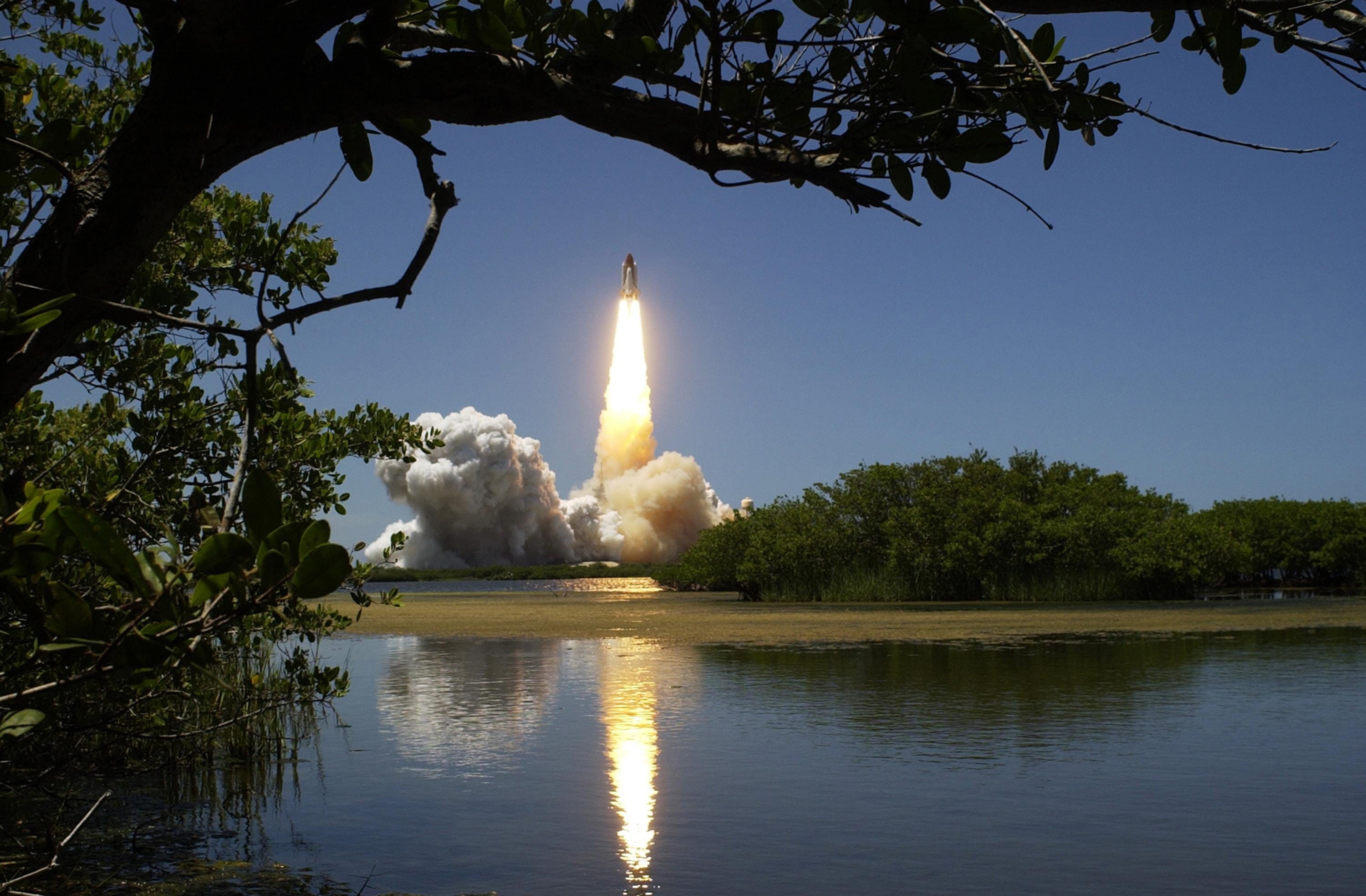 flying, sunlight, nasa, tree, reflection, launch, astronomy, pollution, explosion, sky, space shuttle, united states of america, taking off, education, HD Wallpaper