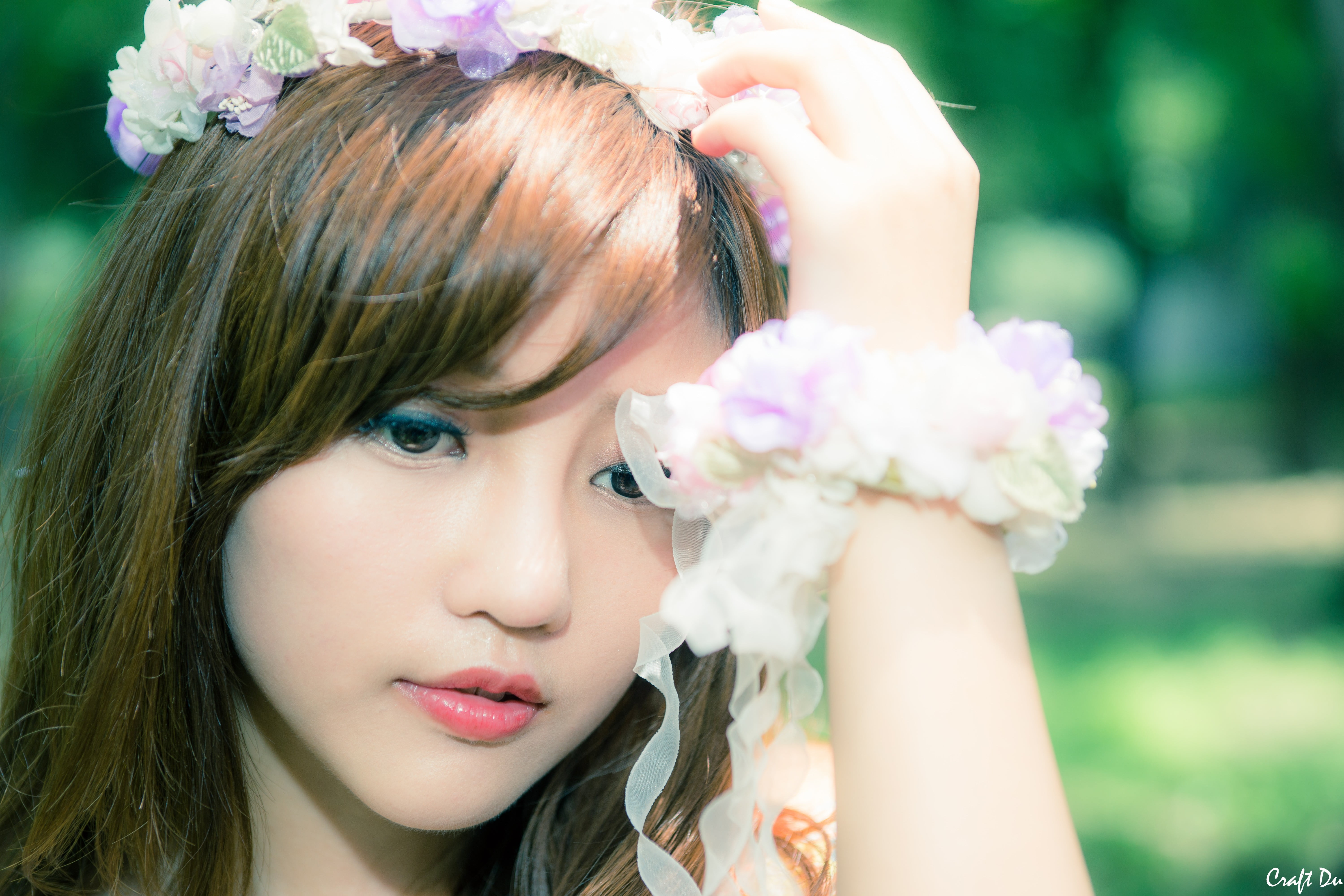 flower head, Gao Minmin, headshot, 5K, wreaths, outdoors, focus on foreground, young women, real people, brunette, portrait, Asian, beauty, looking away, HD Wallpaper
