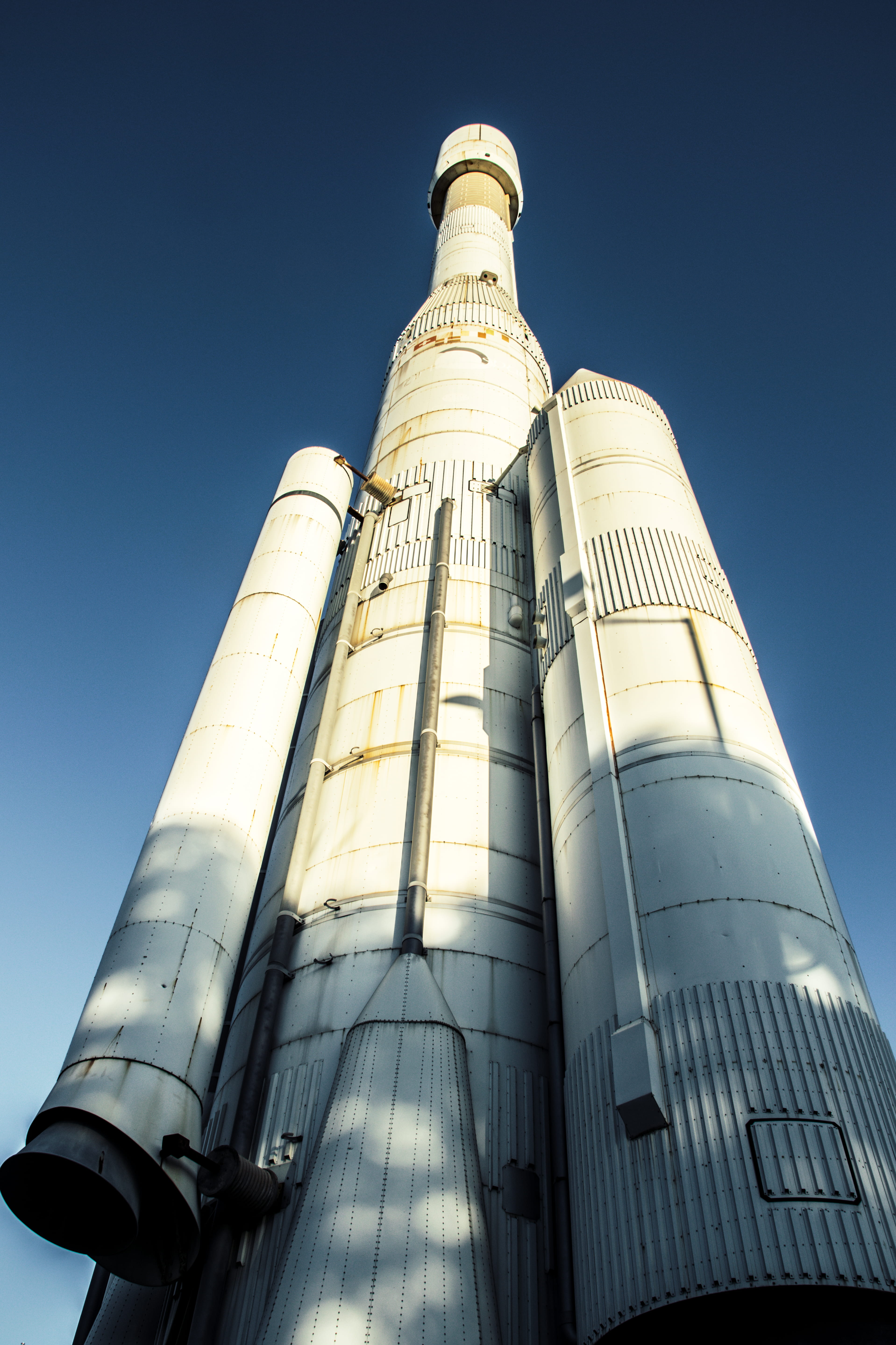 white, day, sky, spacex, angle, built structure, travel destinations, photography, rocket, clear sky, city, outdoor, space, building, industry, architecture, Phone HD Wallpaper