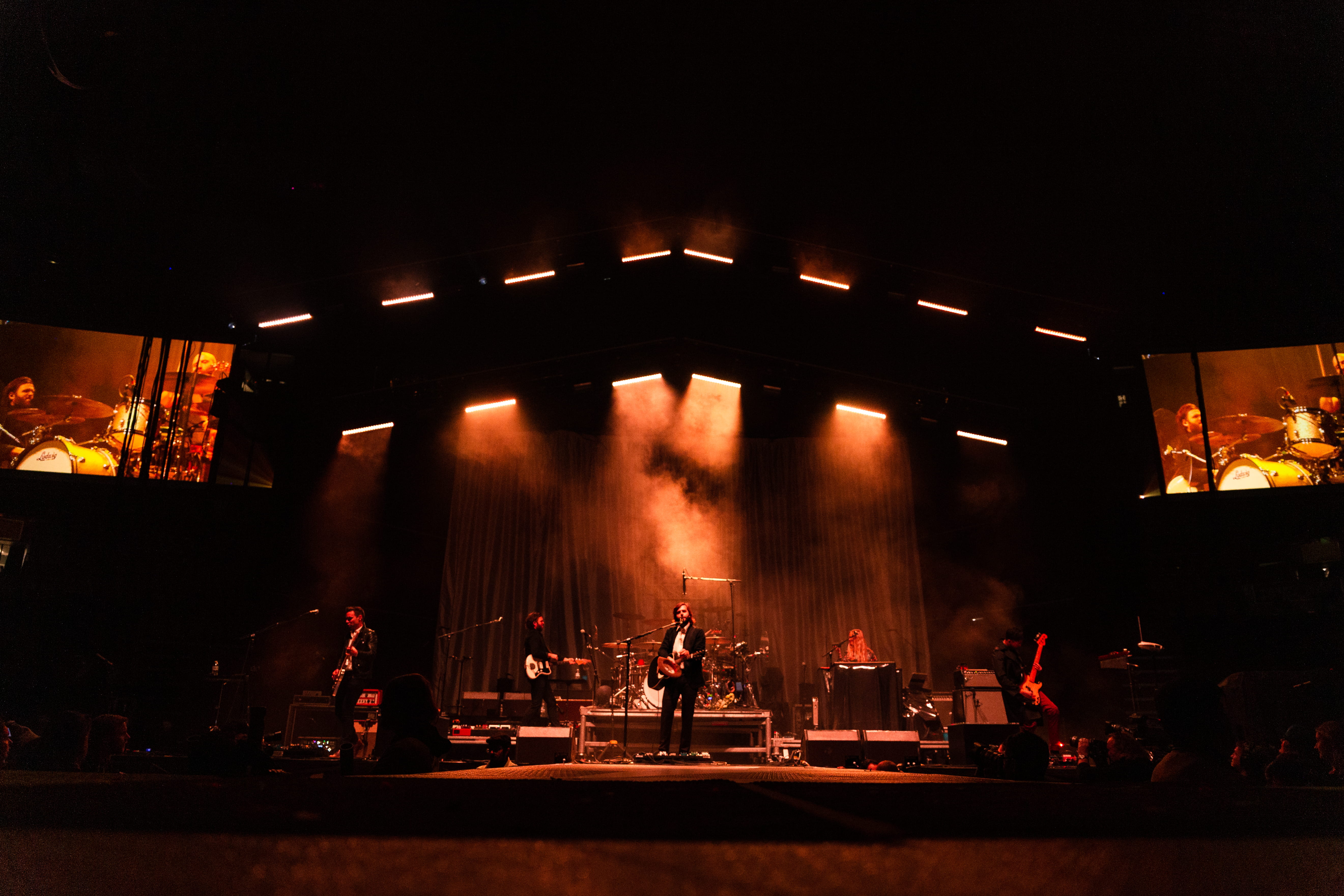 live performance, crowd, celebration, screen, indoors, group, singer, light, entertainment, musicians, built structure, men, sitting, nightlife, 5K, playing, HD Wallpaper