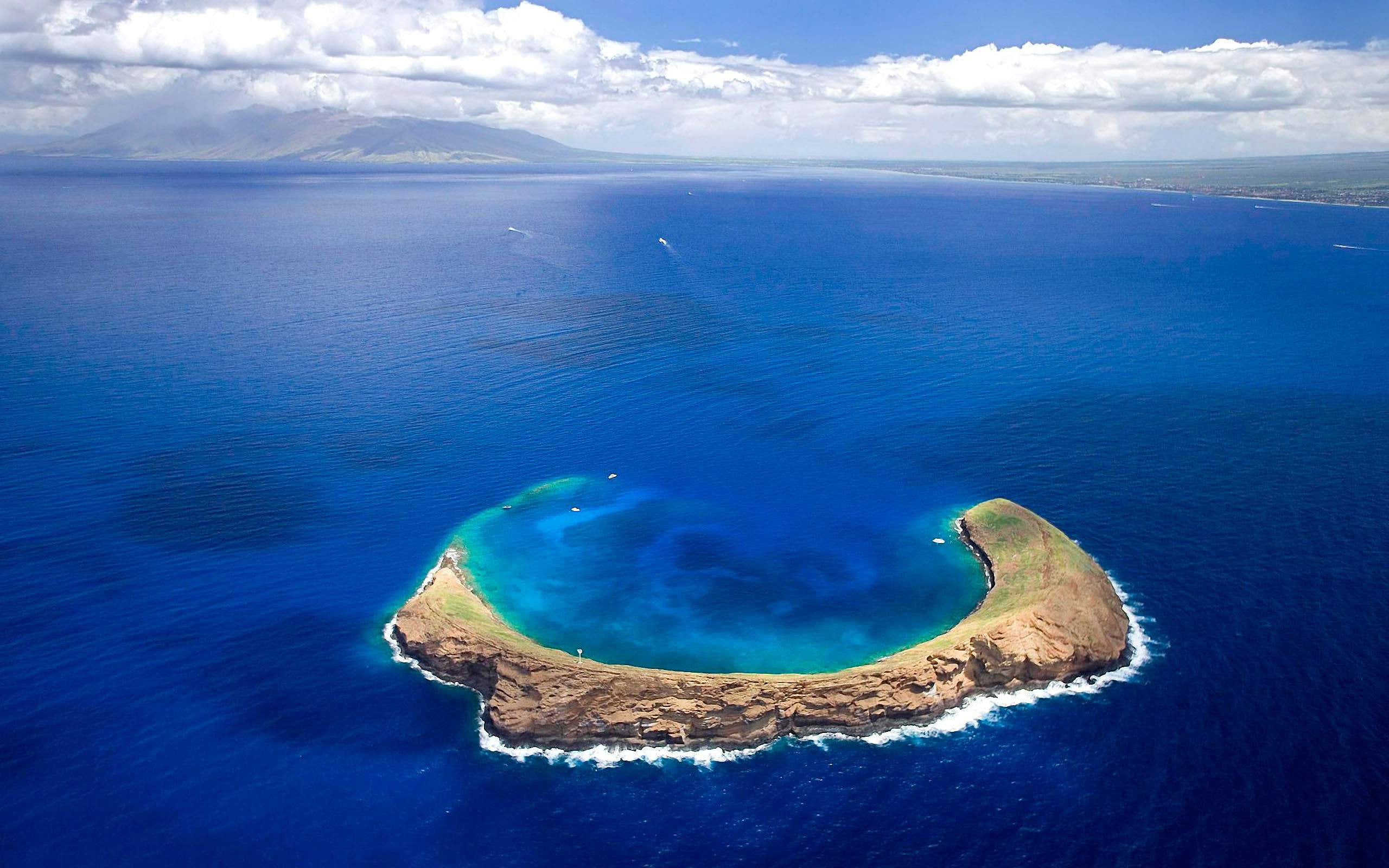 blue, water, remote, no people, day, cloud - sky, nature, non-urban scene, land, molokini, horizon, 2K, sky, outdoors, scenics - nature, sea, hawaii, beauty in nature, HD Wallpaper