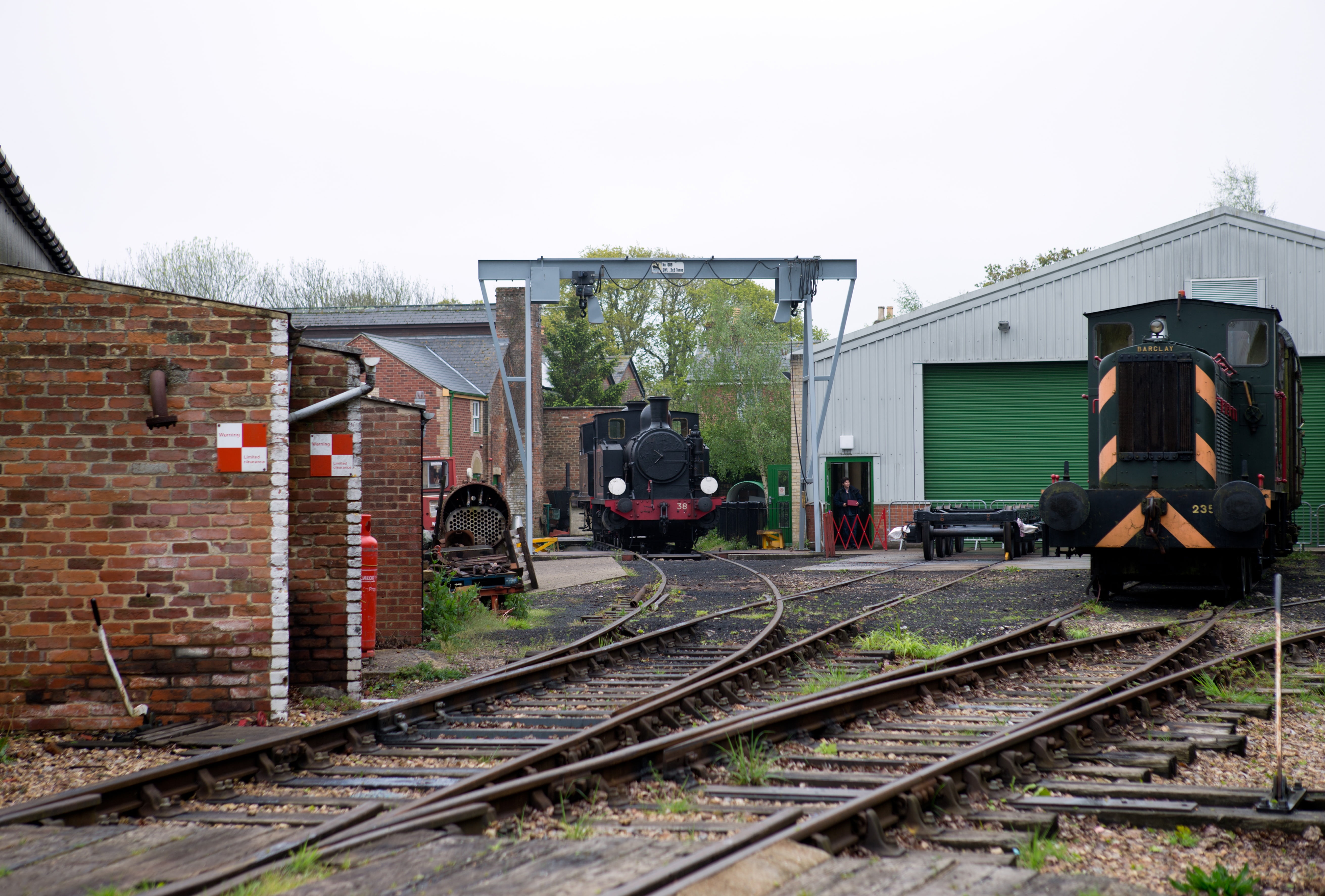 transportation, points, outdoors, lifting gantry, nature, rail transportation, 5K, locomotive, railroad track, track, train, isle-of-wight, train - vehicle, HD Wallpaper