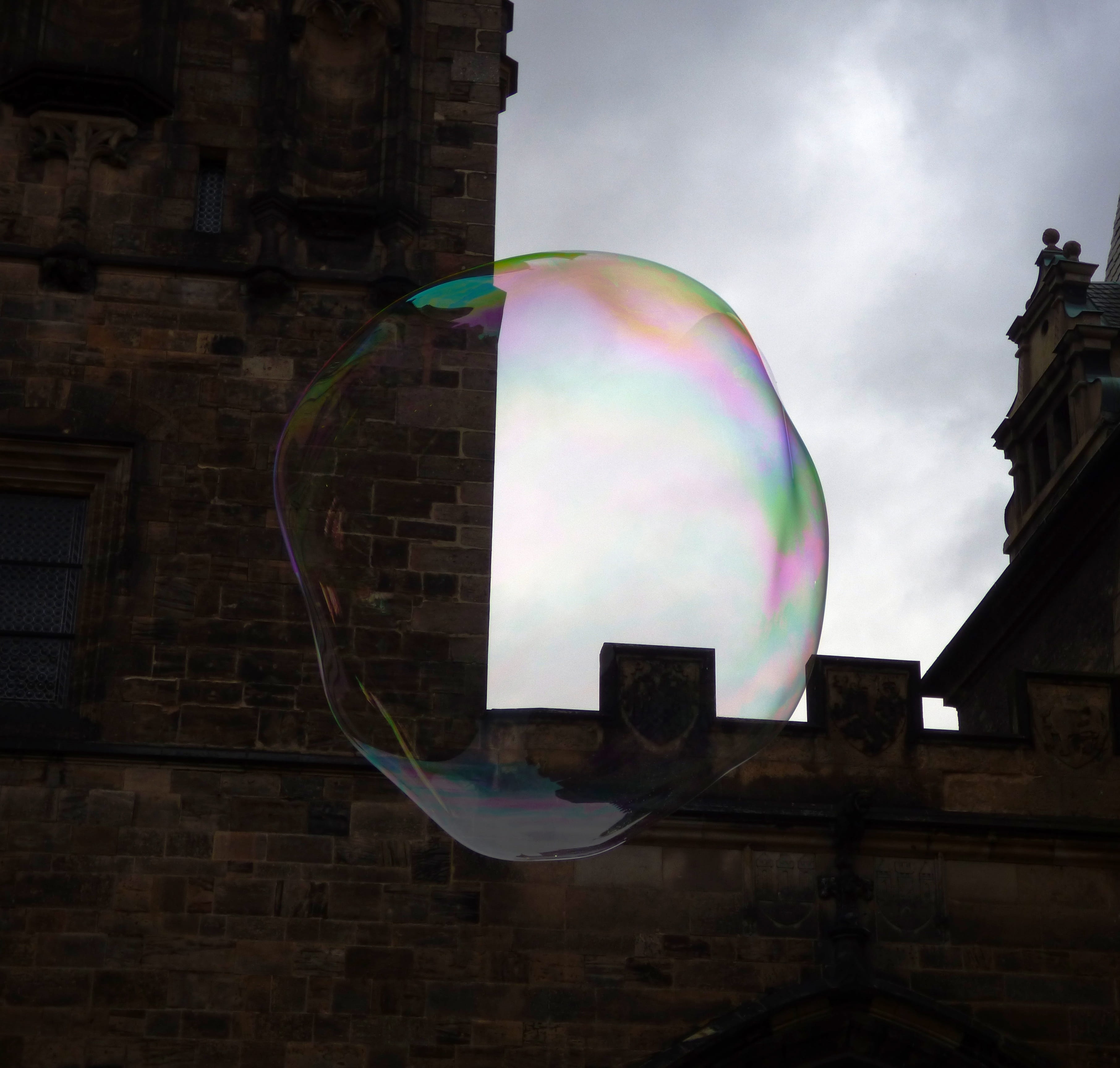 outdoors, bubble, the delicacy, low angle view, soap sud, rainbow, architecture, building, colors, nature, vulnerability, light, 2K, reflection, sky, soap, HD Wallpaper
