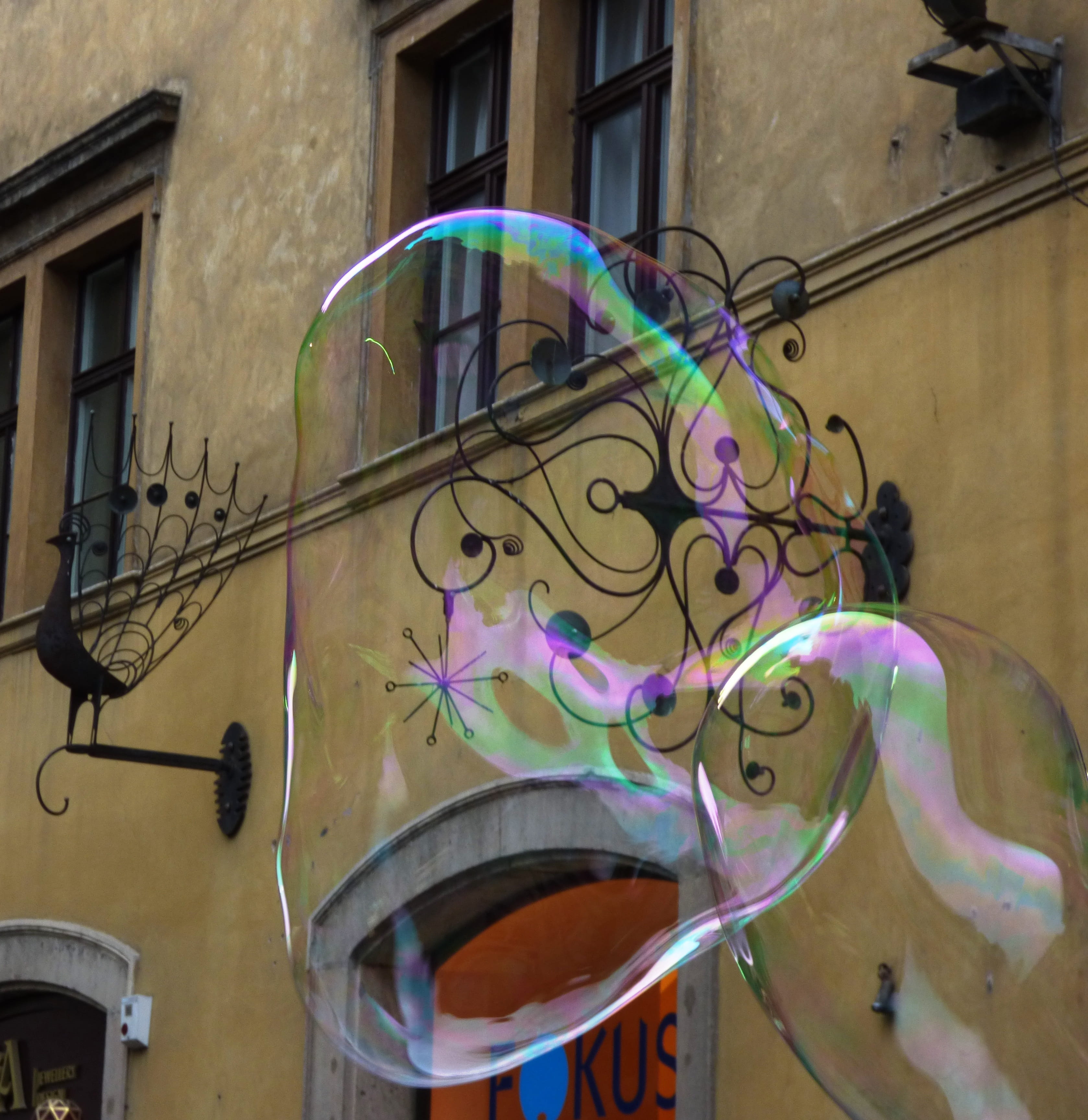 no people, spherical, residential district, close-up, built structure, air, city, Soap Bubbles, light, art and craft, graffiti, let, transparent, building, Phone HD Wallpaper