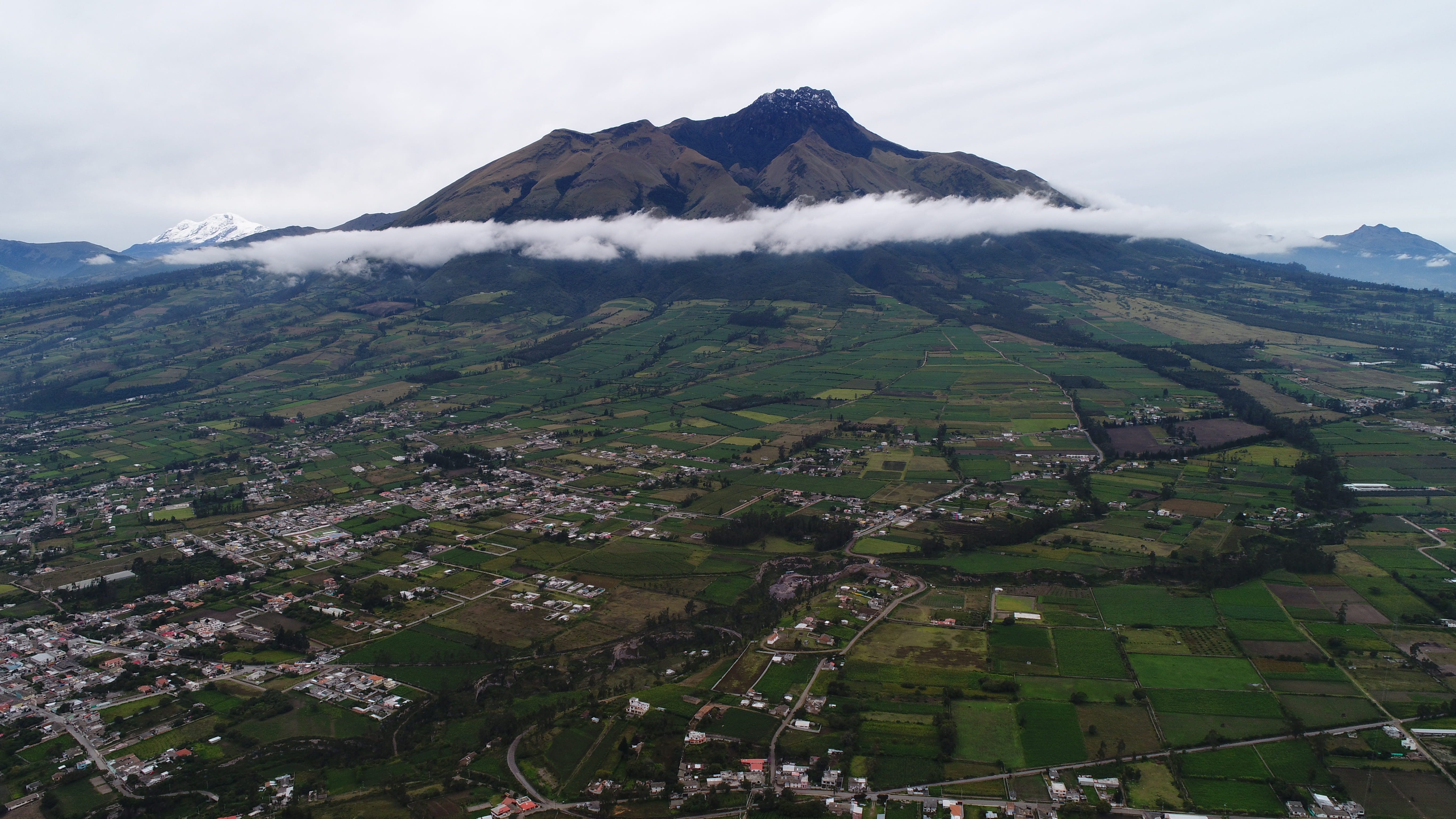 mountain, green color, snow, nature, field, beauty in nature, tayta, day, architecture, imbabura, no people, tranquility, 5K, land, ecuador, outdoors, HD Wallpaper