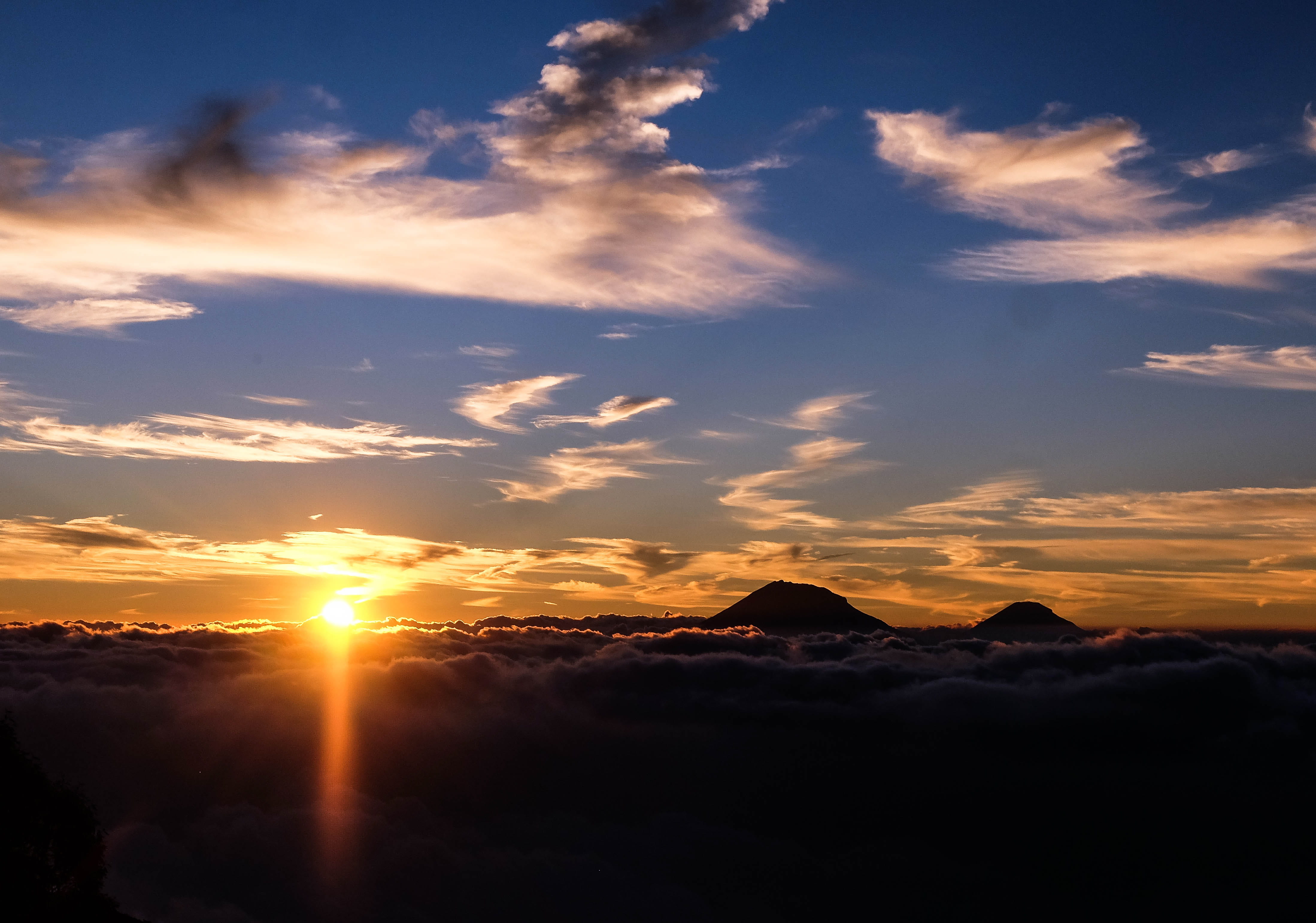 lens flare, landscape, environment, scenics - nature, beauty in nature, sunlight, orange color, sunset, outdoors, silhouette, non-urban scene, 4K, cloud - sky, HD Wallpaper