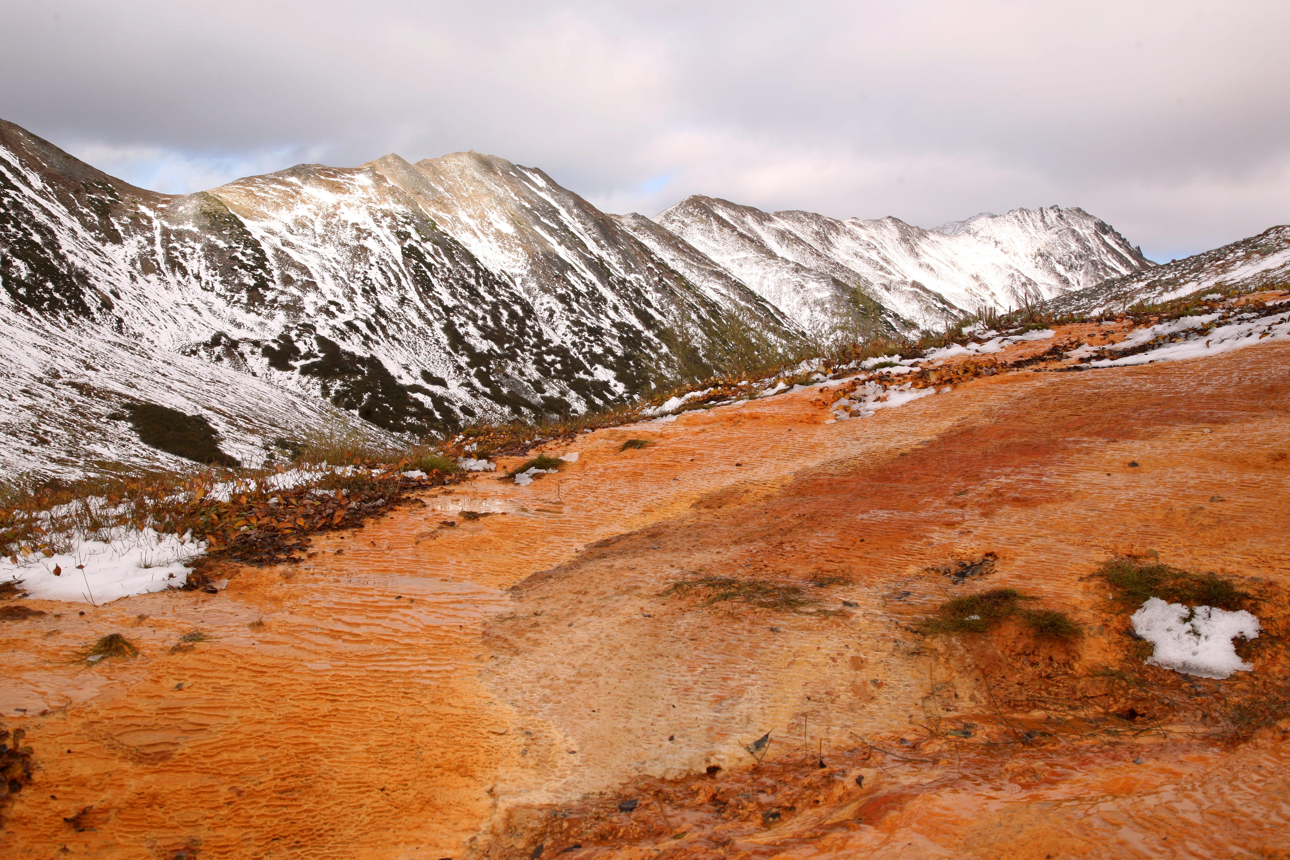 cold temperature, beauty in nature, rocks, snow, the first snow, tranquil scene, non-urban scene, outdoors, vertices, cloud - sky, journey, height, mountain range, HD Wallpaper