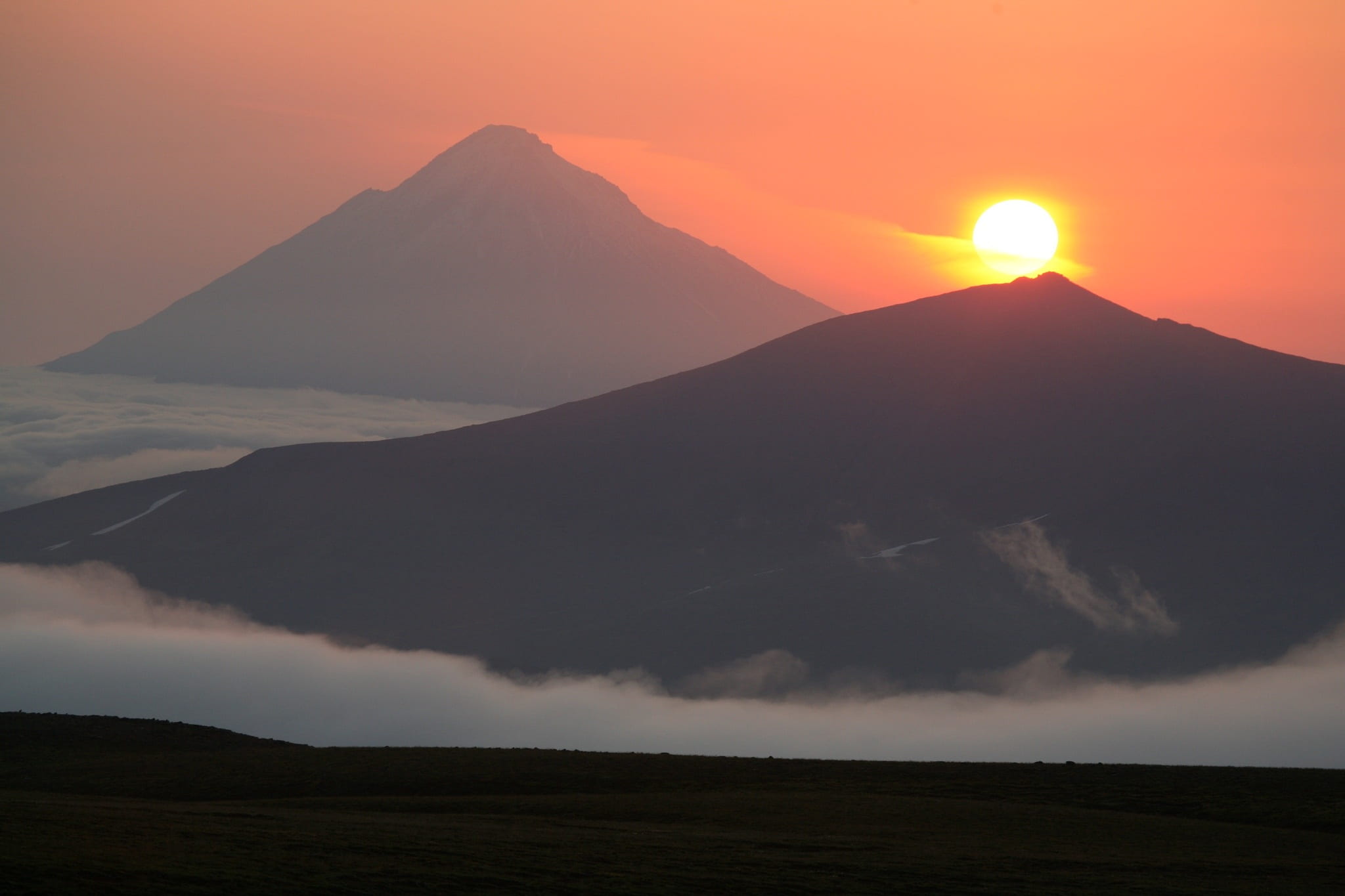 no people, tranquil scene, open space, volcano, travel destinations, summer, cloud - sky, tourism, mountain plateau, sun, mountain, peninsula, the last rays, HD Wallpaper