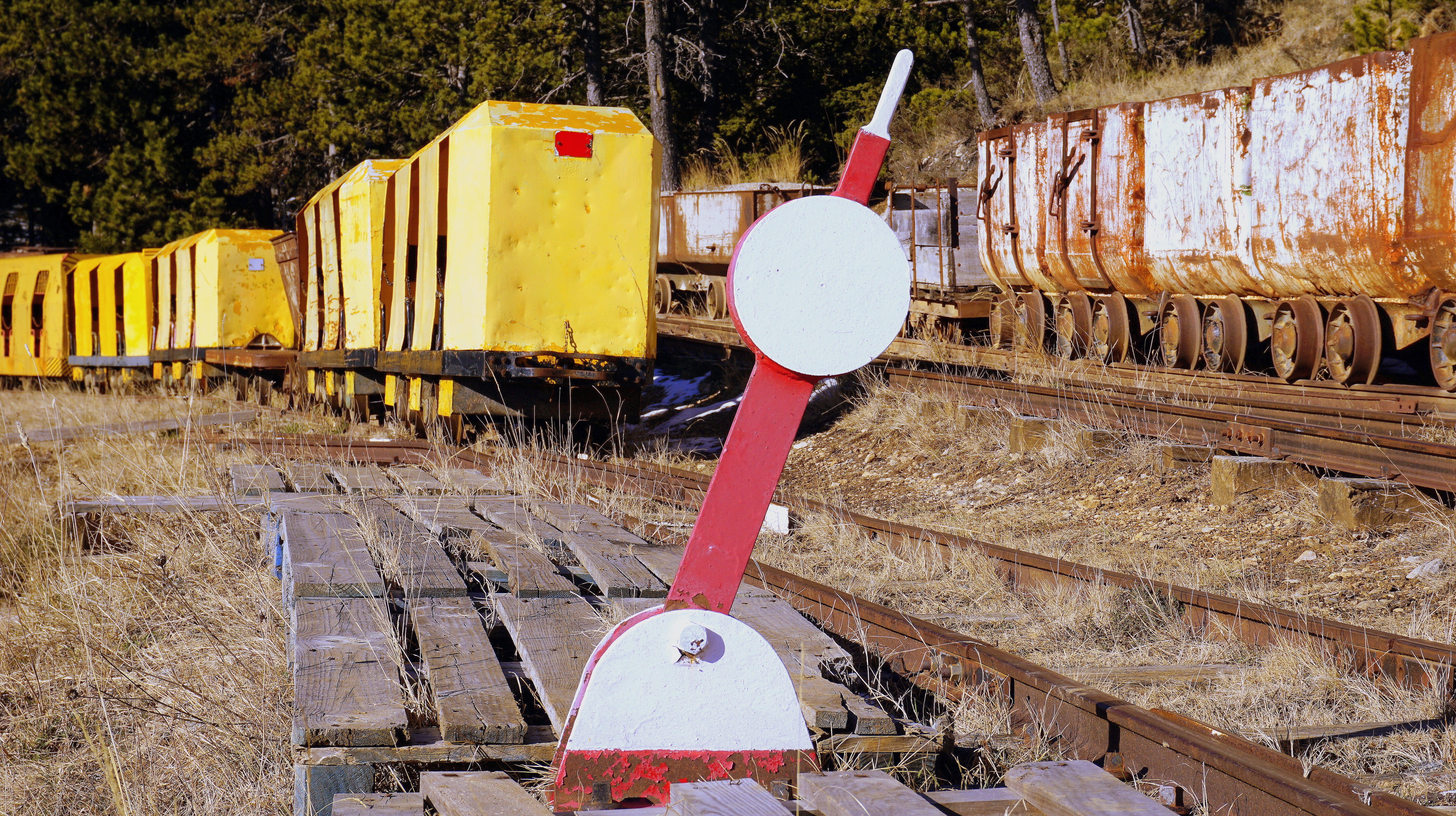 plant, outdoors, day, machinery, wagon, vias, field, construction site, construction industry, railroad track, miner, excursion, tourist train, rail, track, HD Wallpaper
