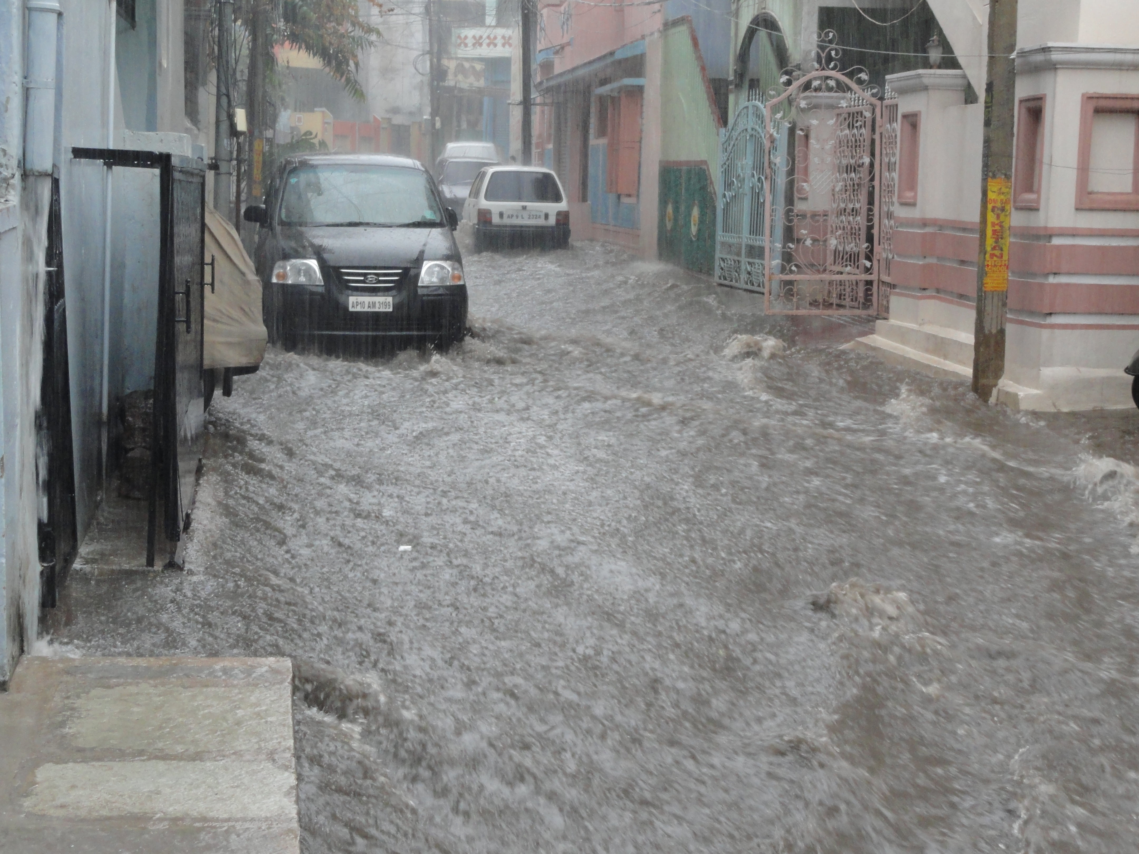 flood, 4K, built structure, building, day, india, road, place, black, cars, water, stationary, white, snow, residential district, mode of transportation, HD Wallpaper