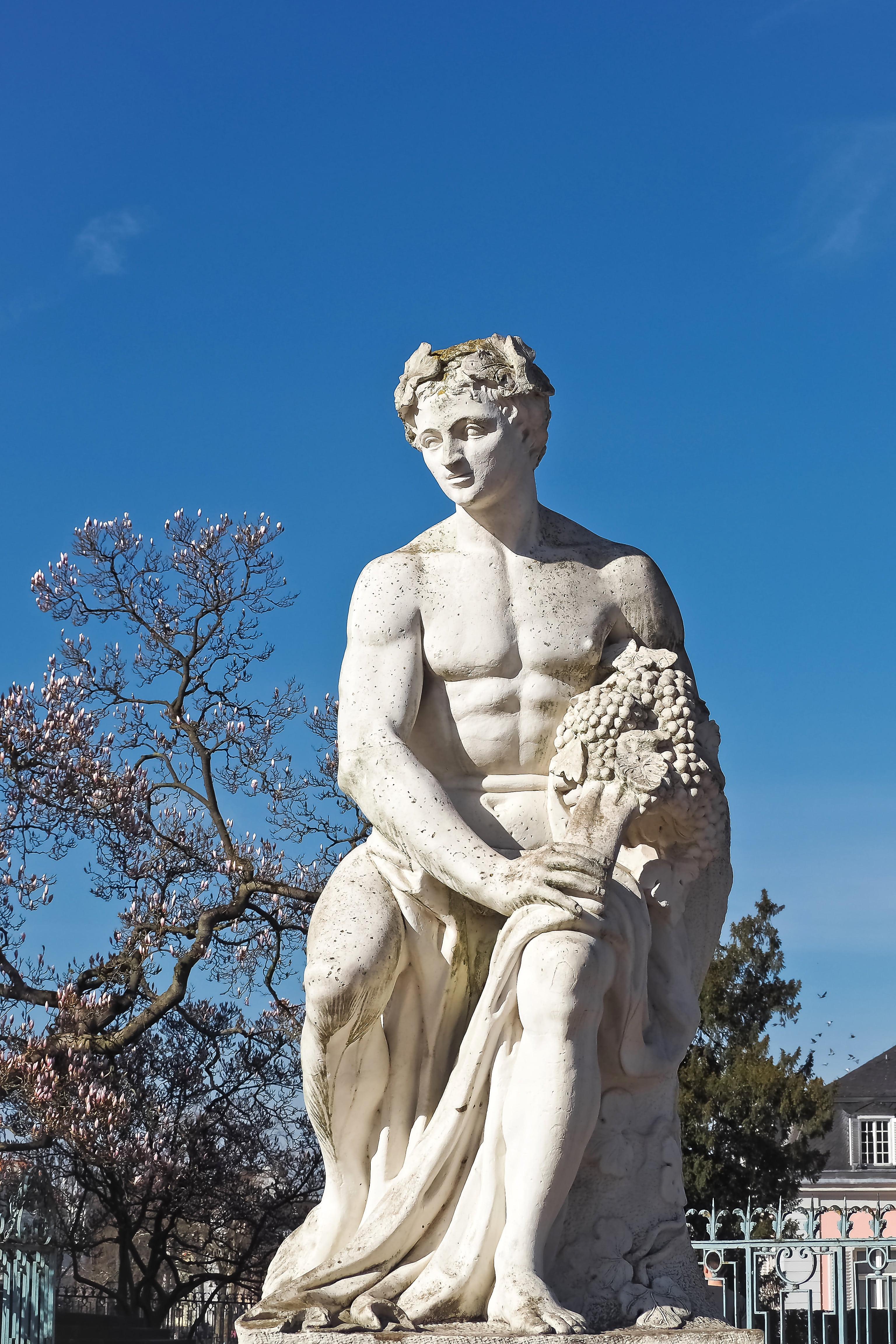baroque, representation, human representation, no people, low angle view, architecture, 4K, statue, tree, male likeness, blue, stone, plant, figure, castle, Phone HD Wallpaper