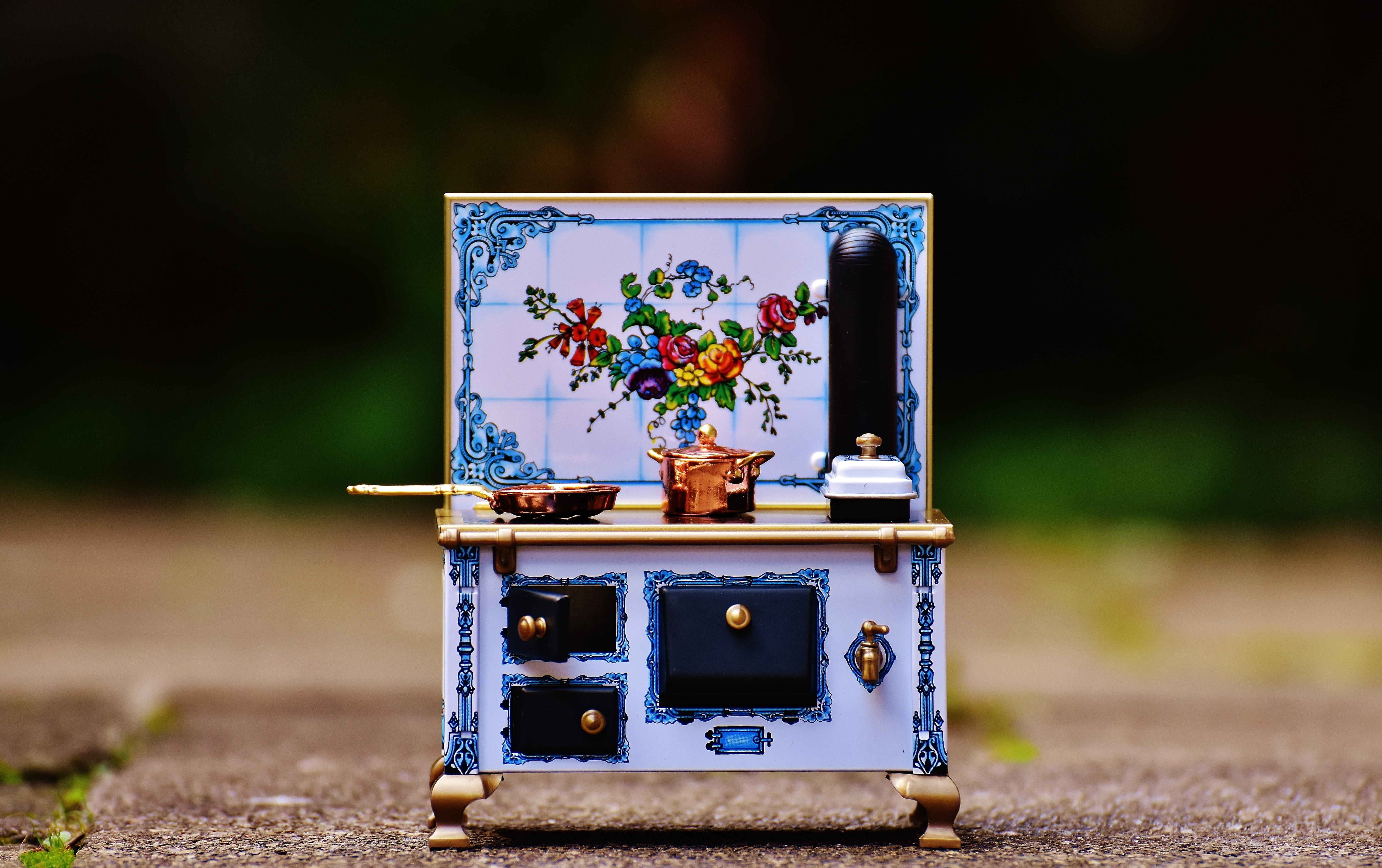 single object, kitchen, close-up, outdoors, land, miniature, flower, heat, multi colored, no people, floral pattern, sheet, dolls furniture, focus on foreground, HD Wallpaper