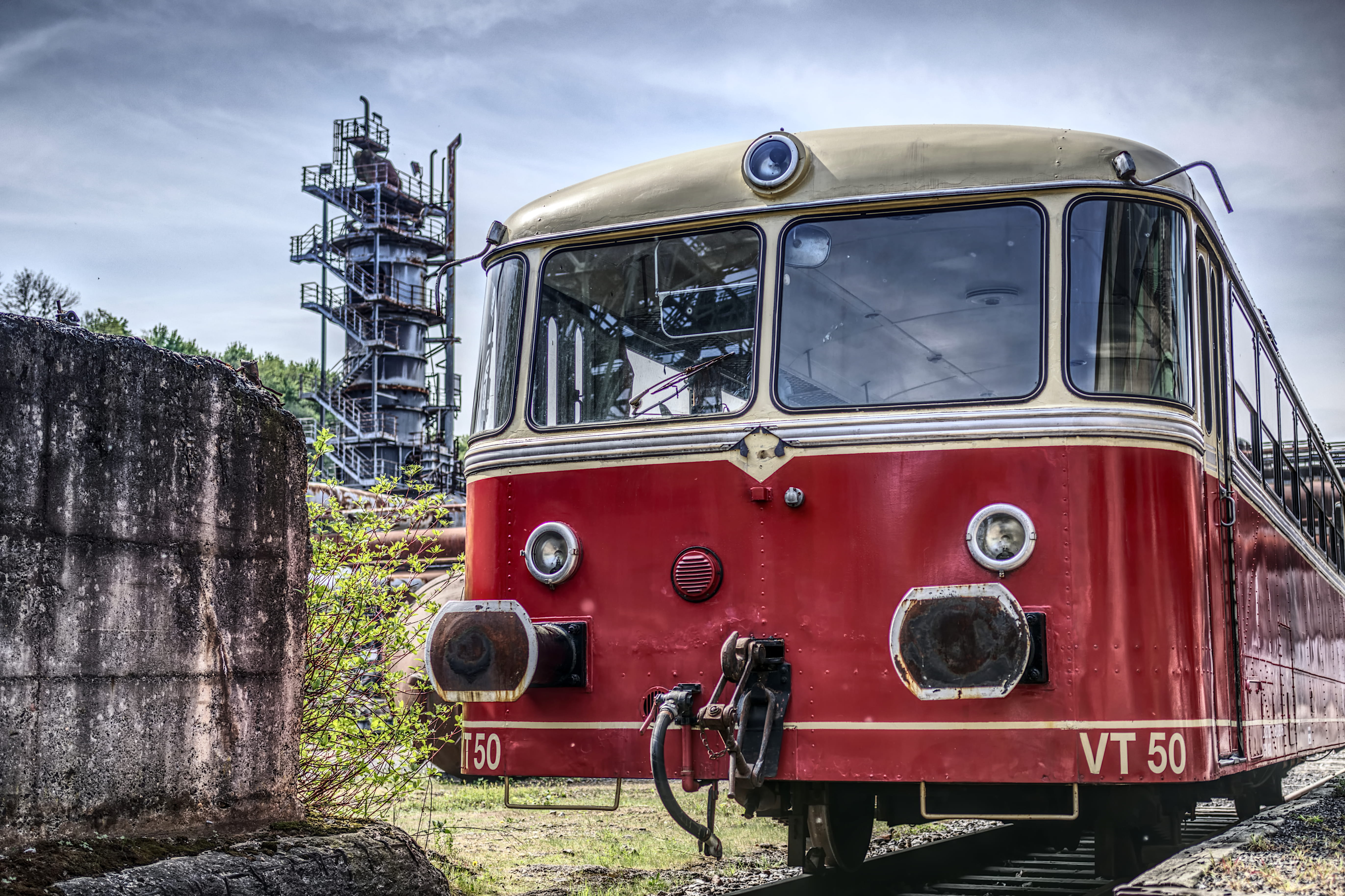 no people, vt50, red, furnace, land vehicle, sky, retro styled, nature, mode of transportation, train, outdoors, abandoned, transportation, built structure, HD Wallpaper