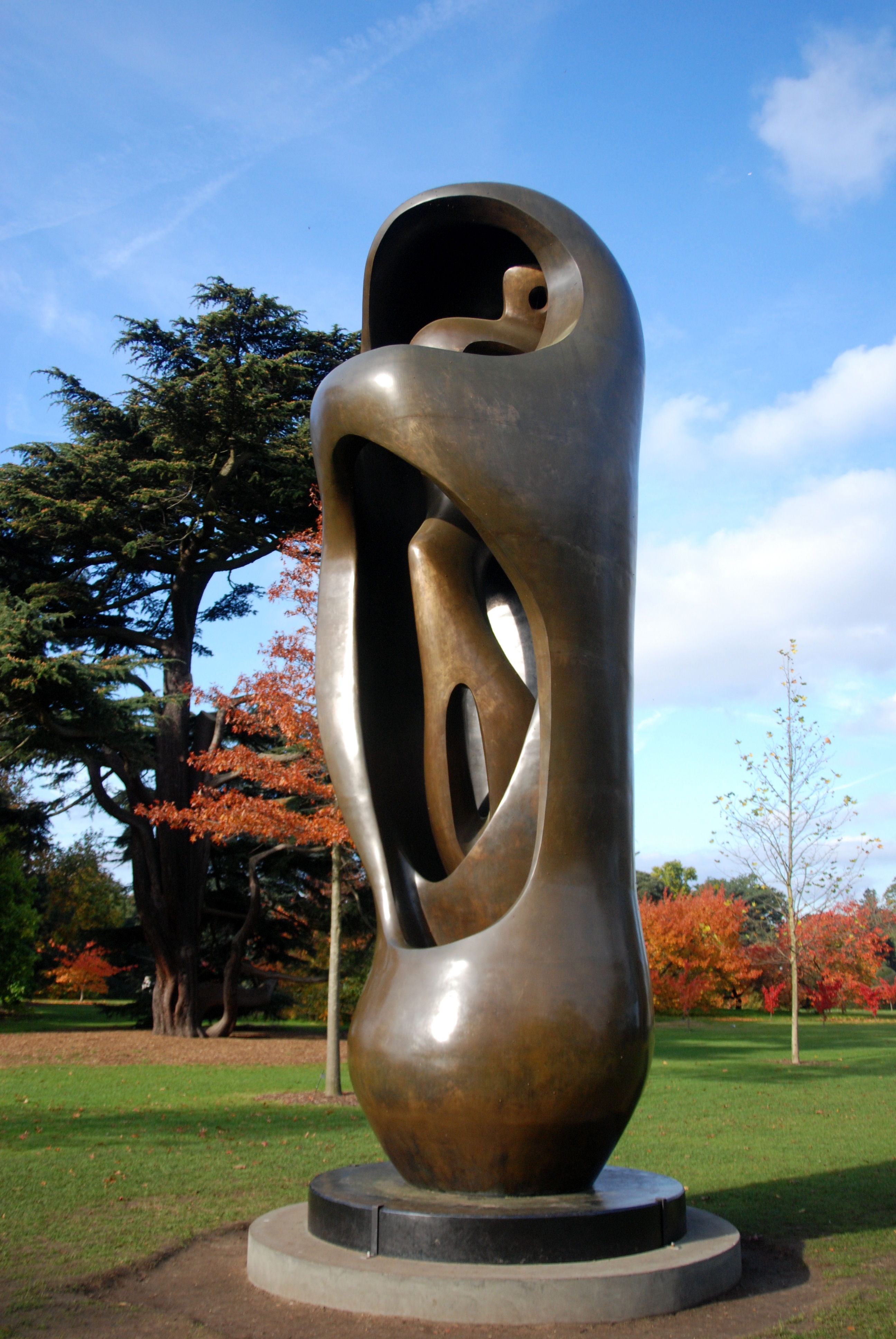outdoors, park, metal, modern art, bronze, sculpture, close-up, day, park - man made space, cloud - sky, 4K, sky, outdoor play equipment, nature, henry moore, Phone HD Wallpaper