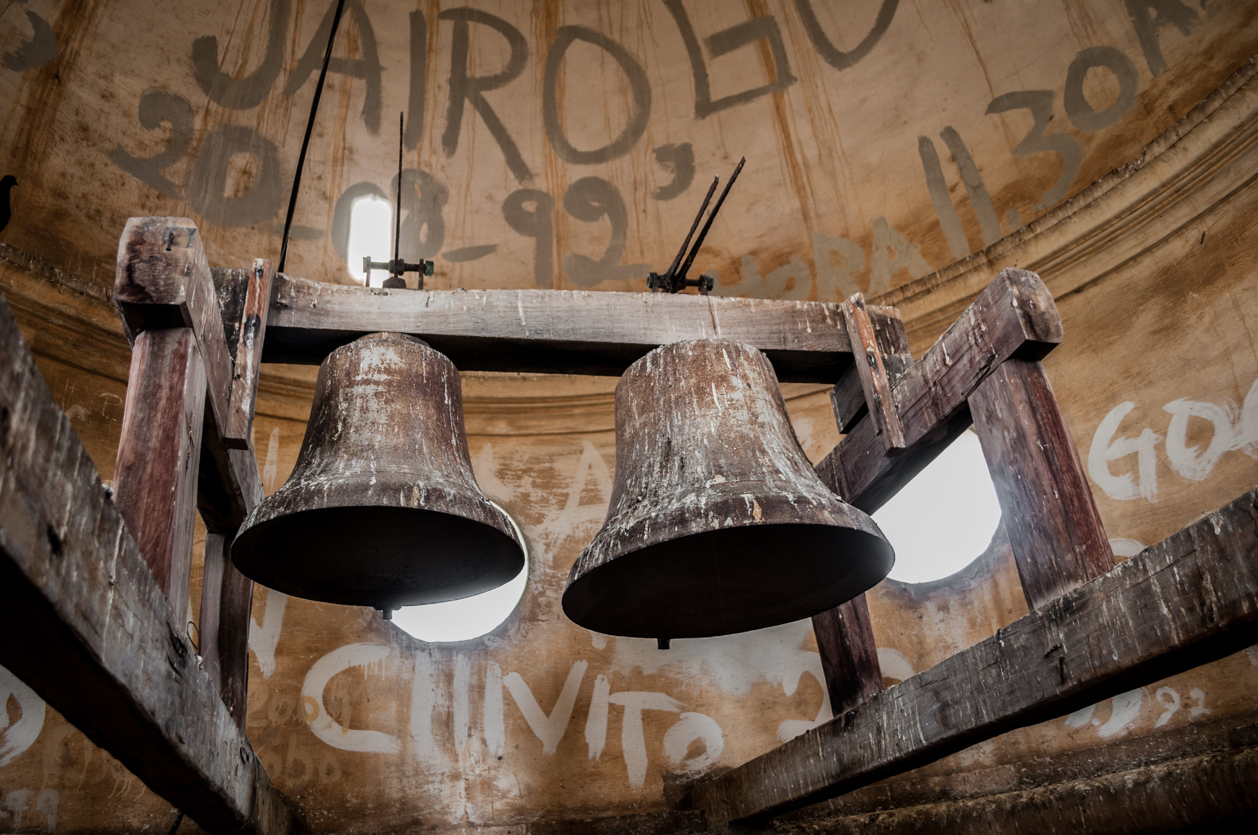 workshop, 4K, music, old, ceiling, architecture, shoe, built structure, day, rusty, bell tower, hanging, history, metal, wood - material, the past, still life, HD Wallpaper