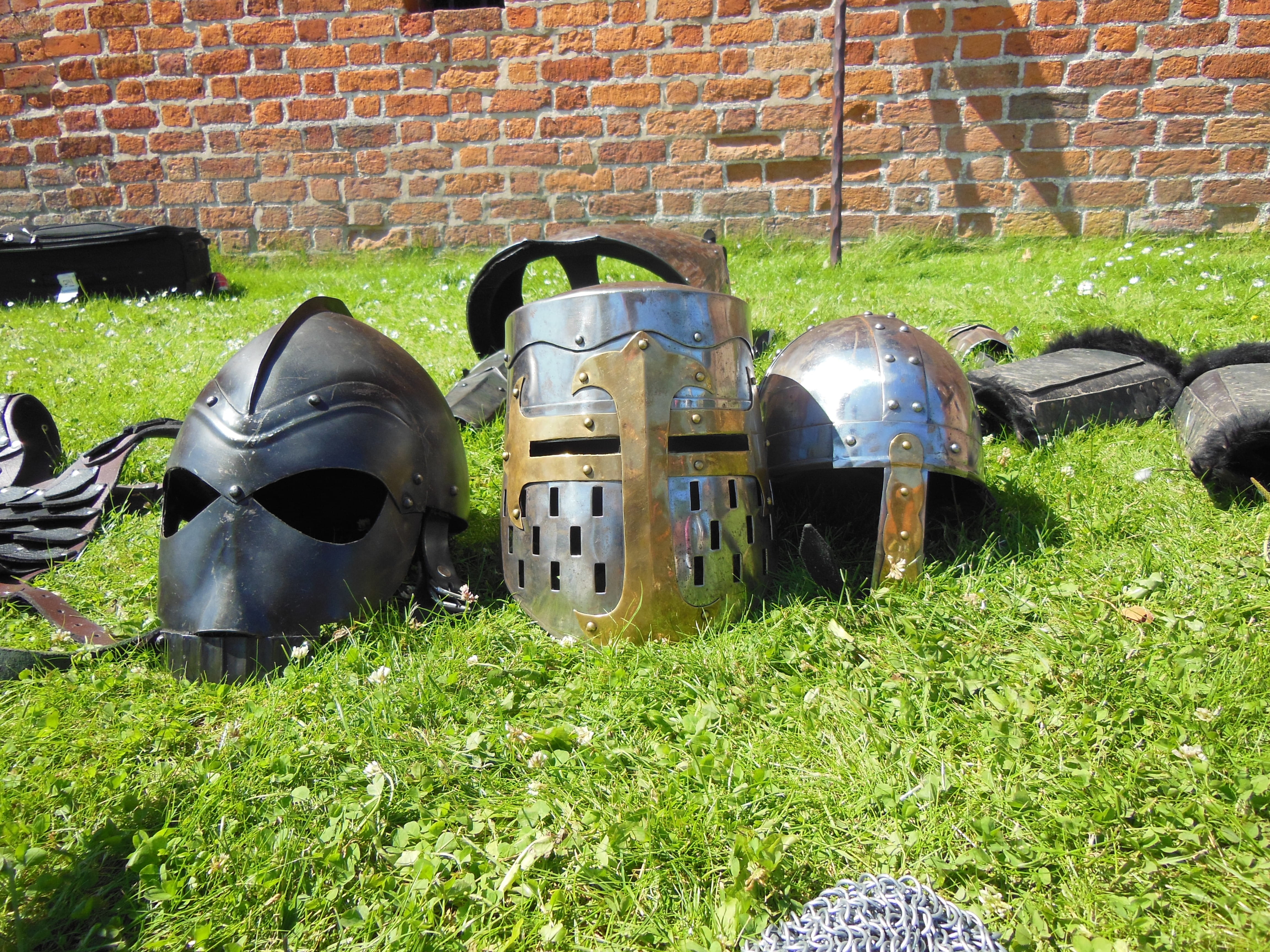 green color, kettle, day, barrel helmet, chivalry, Barrel, architecture, grass, in a row, summer, sunlight, medieval market, Helmets, history, nature, field, HD Wallpaper
