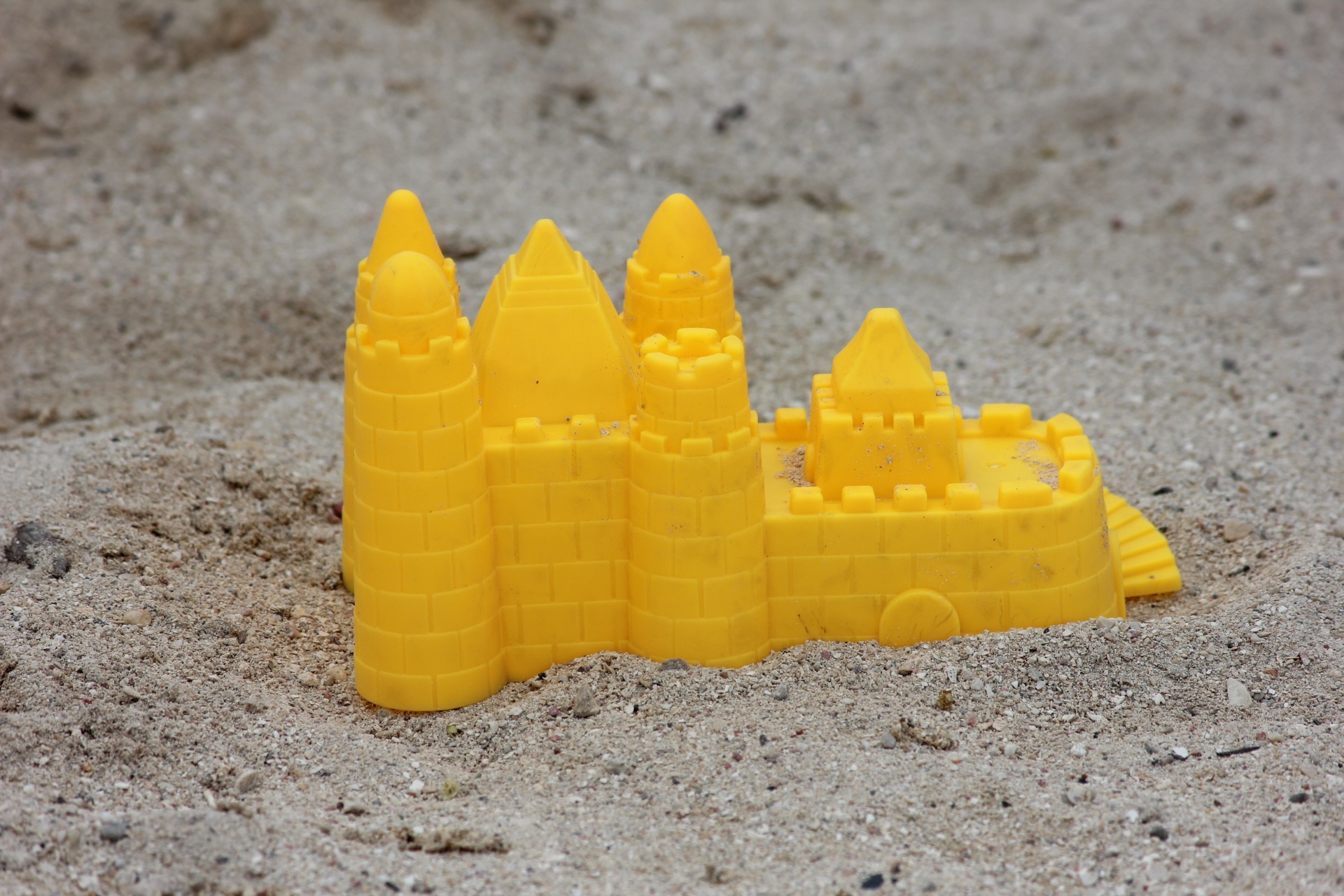toy, beach, 1080P, container, sand mold, still life, close-up, nature, sand toy, food and drink, plastic, yellow, holiday, focus on foreground, land, beach toy, HD Wallpaper