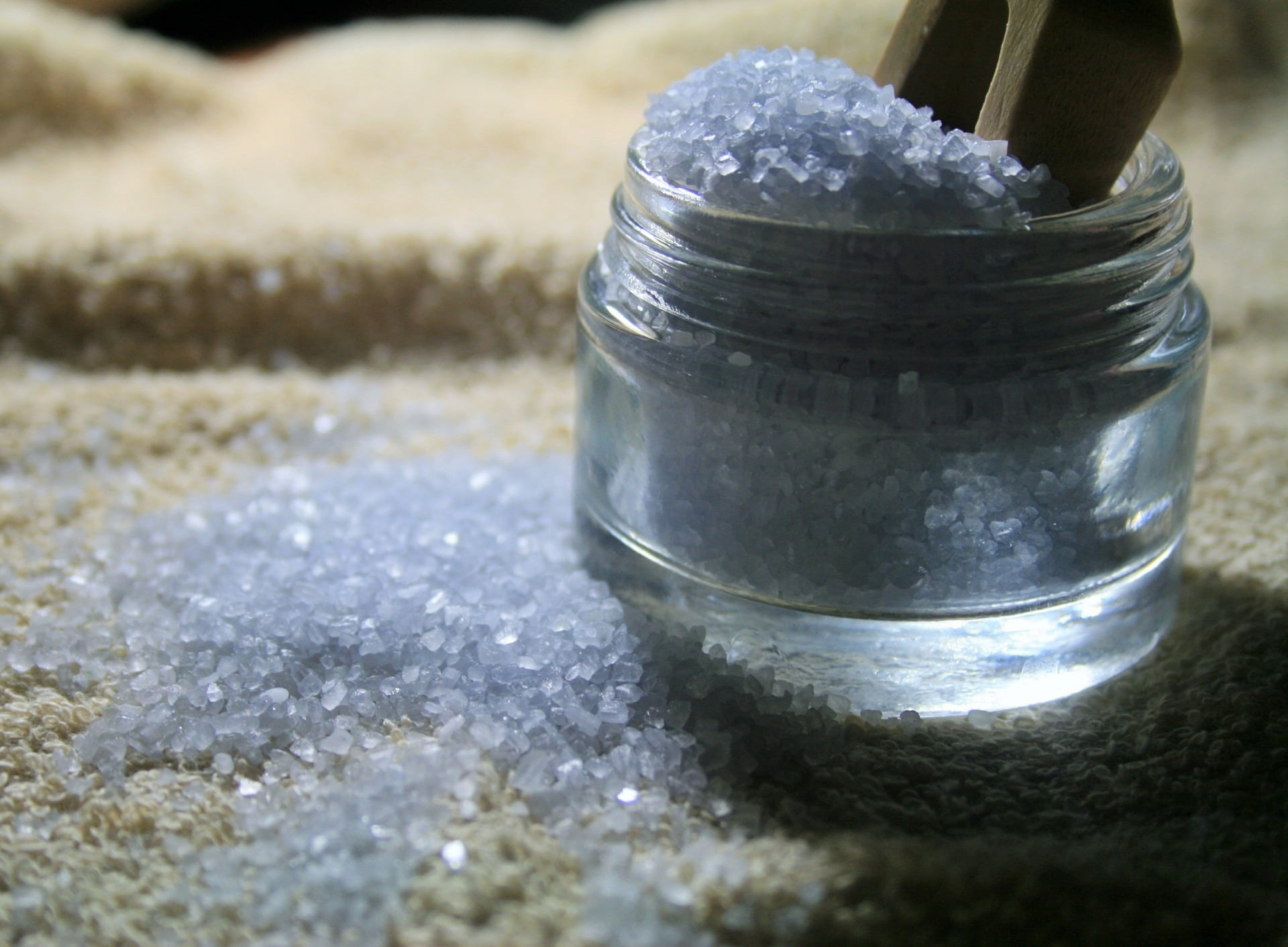 container, light purple, no people, water, scoop, jar, 1080P, crystals, focus on foreground, salt - seasoning, metal, still life, food and drink, selective focus, HD Wallpaper