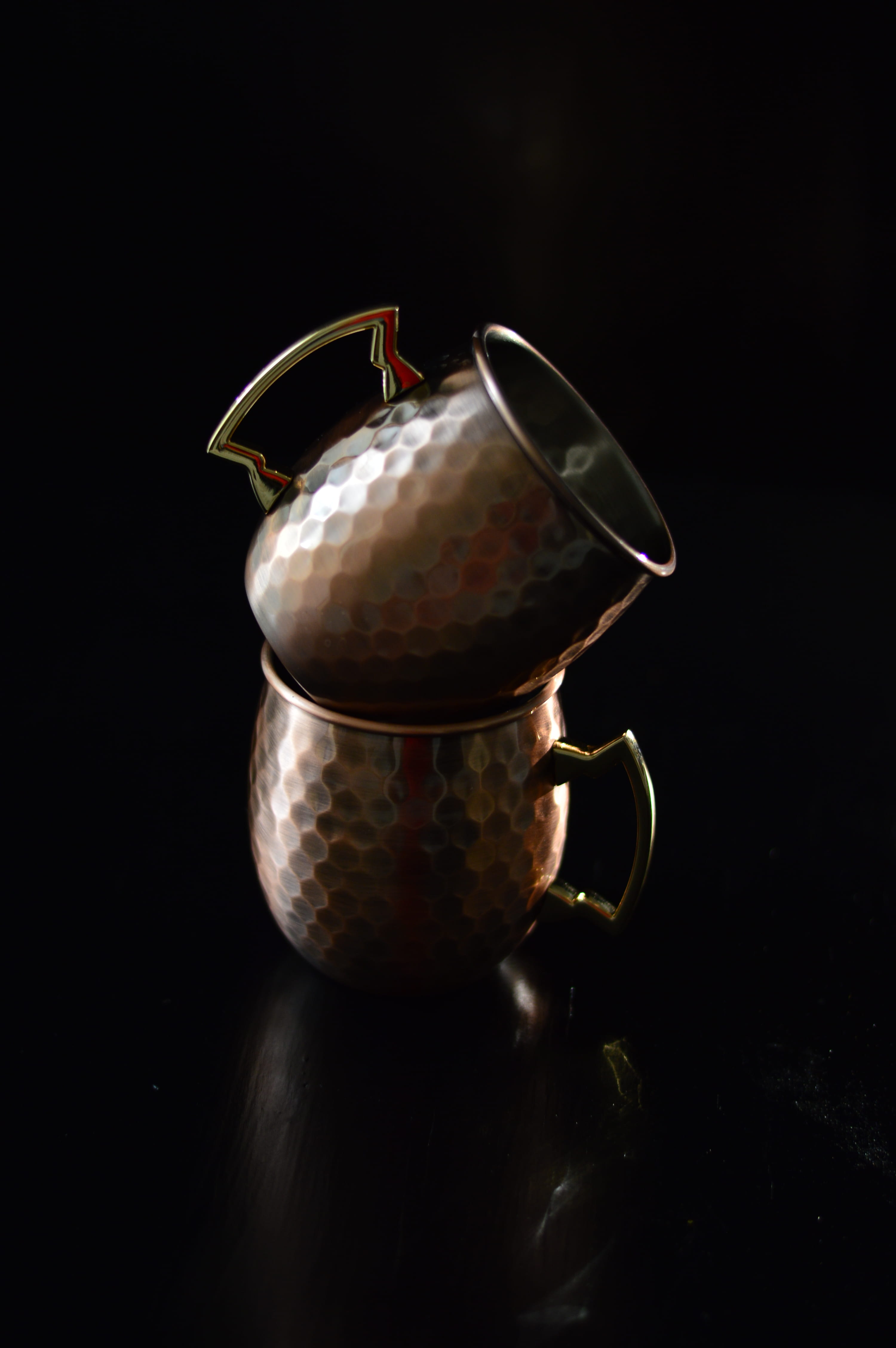 kitchenware, wellbeing, freshness, dark, reflection, indoors, copy space, teacup, drink, coffee pot, top, crockery, steel, glass, stack, 4K, studio shot, Phone HD Wallpaper