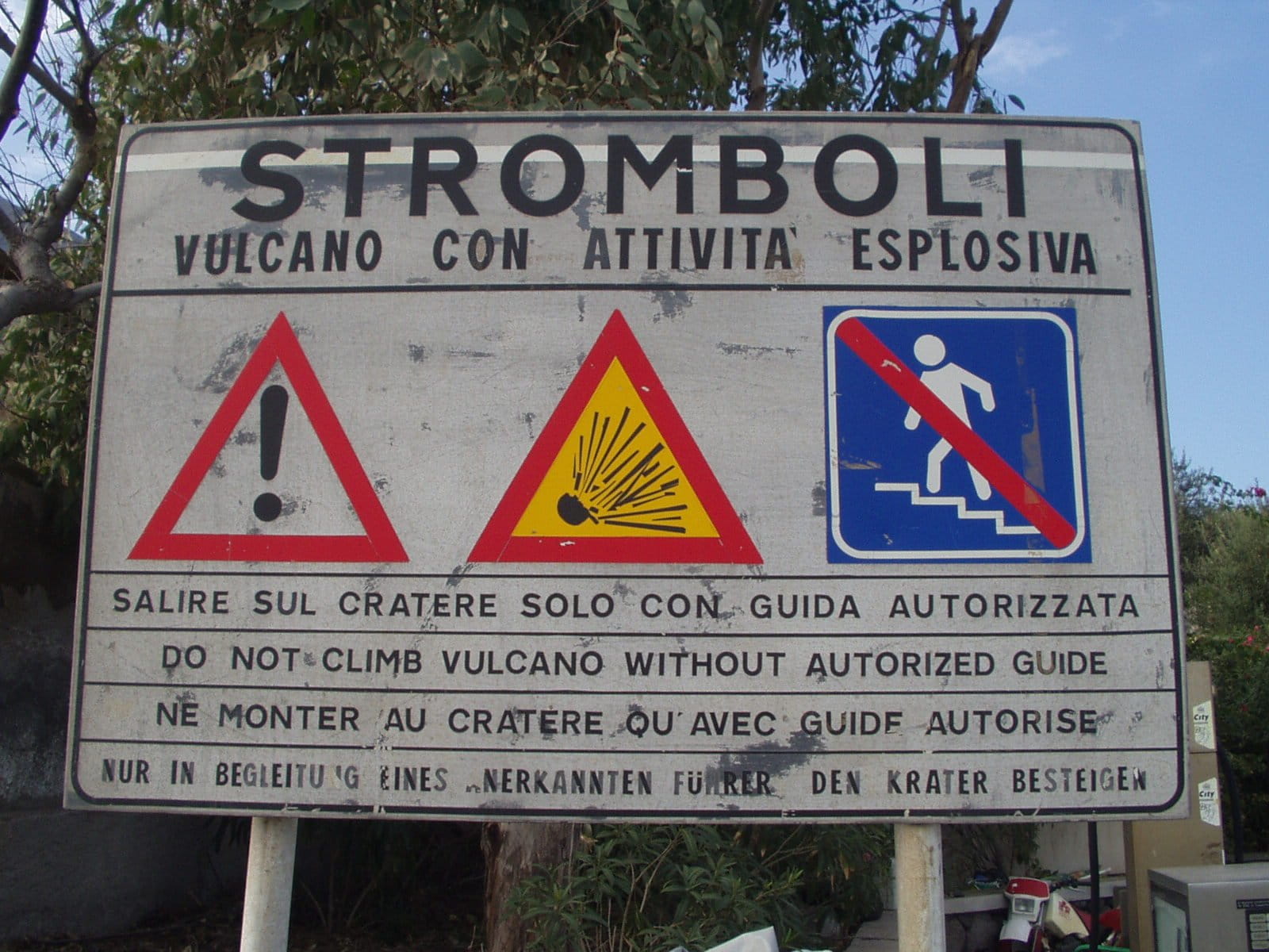 sicily, outdoors, text, warnschild, message, information sign, shape, close-up, day, communication, guidance, 720P, non-western script, symbol, no people, HD Wallpaper