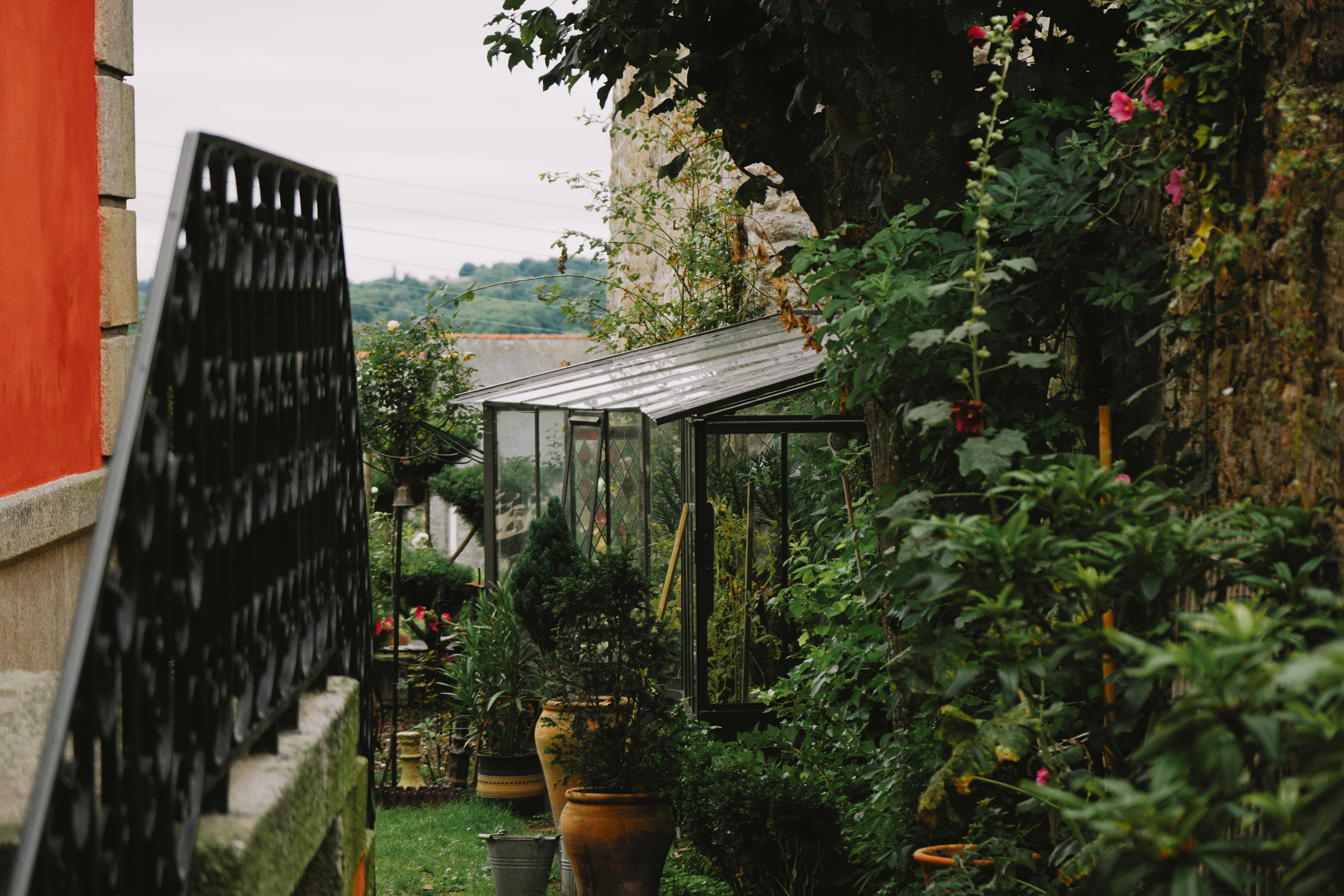 granit, outdoors, rock, building exterior, green color, building, forged, metal, railing, veranda, exotic, house, wood, exterior, orange, plant part, wall, HD Wallpaper