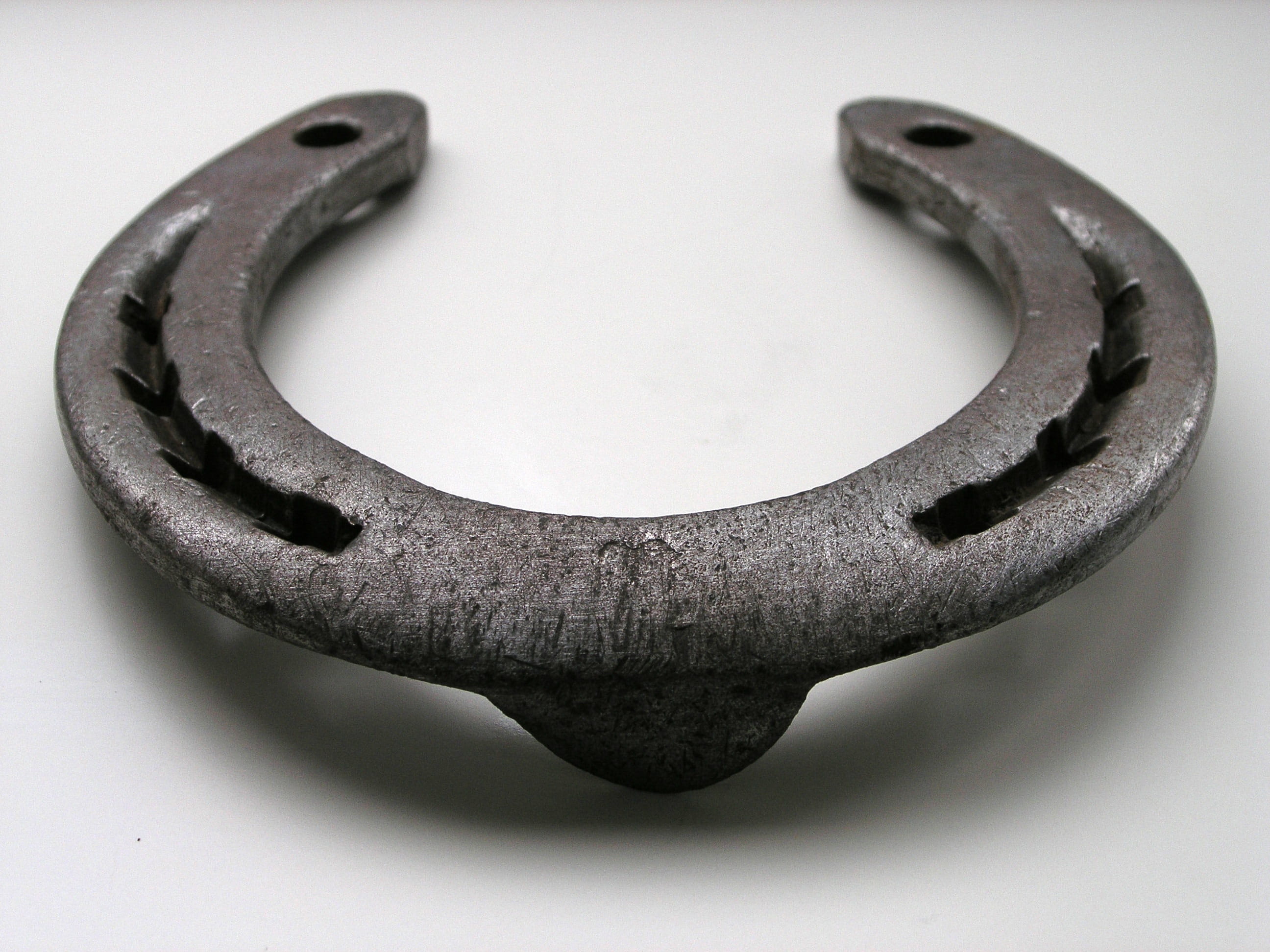 handle, rusty, rural, studio shot, equipment, 2K, Steel, Metallic, close-up, indoors, rust, horseshoe, Farm, single object, design, rustic, metal, decoration, HD Wallpaper